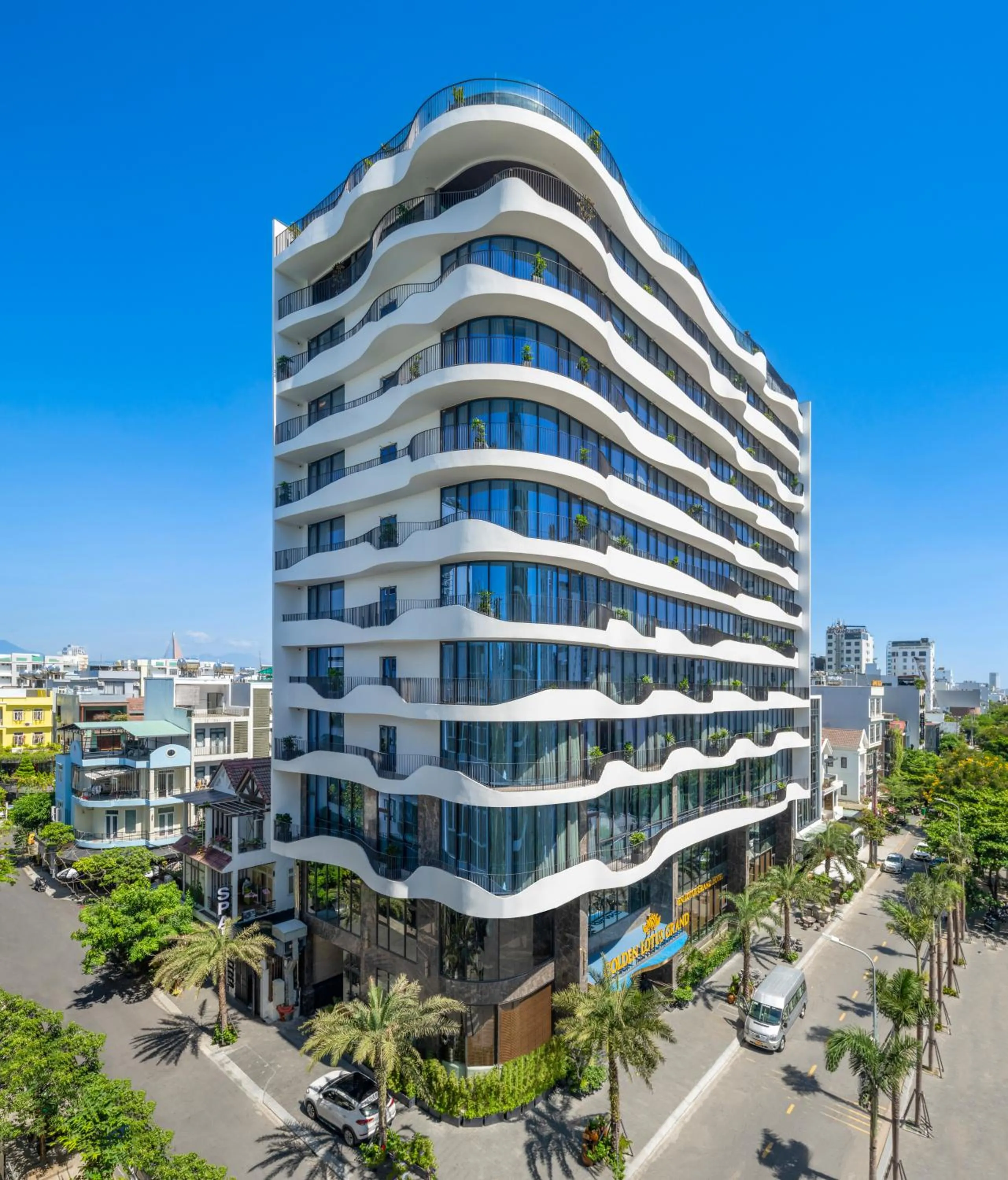 Property building in Golden Lotus Grand Da Nang - Panoramic Rooftop Bar & Daily Afternoon Tea