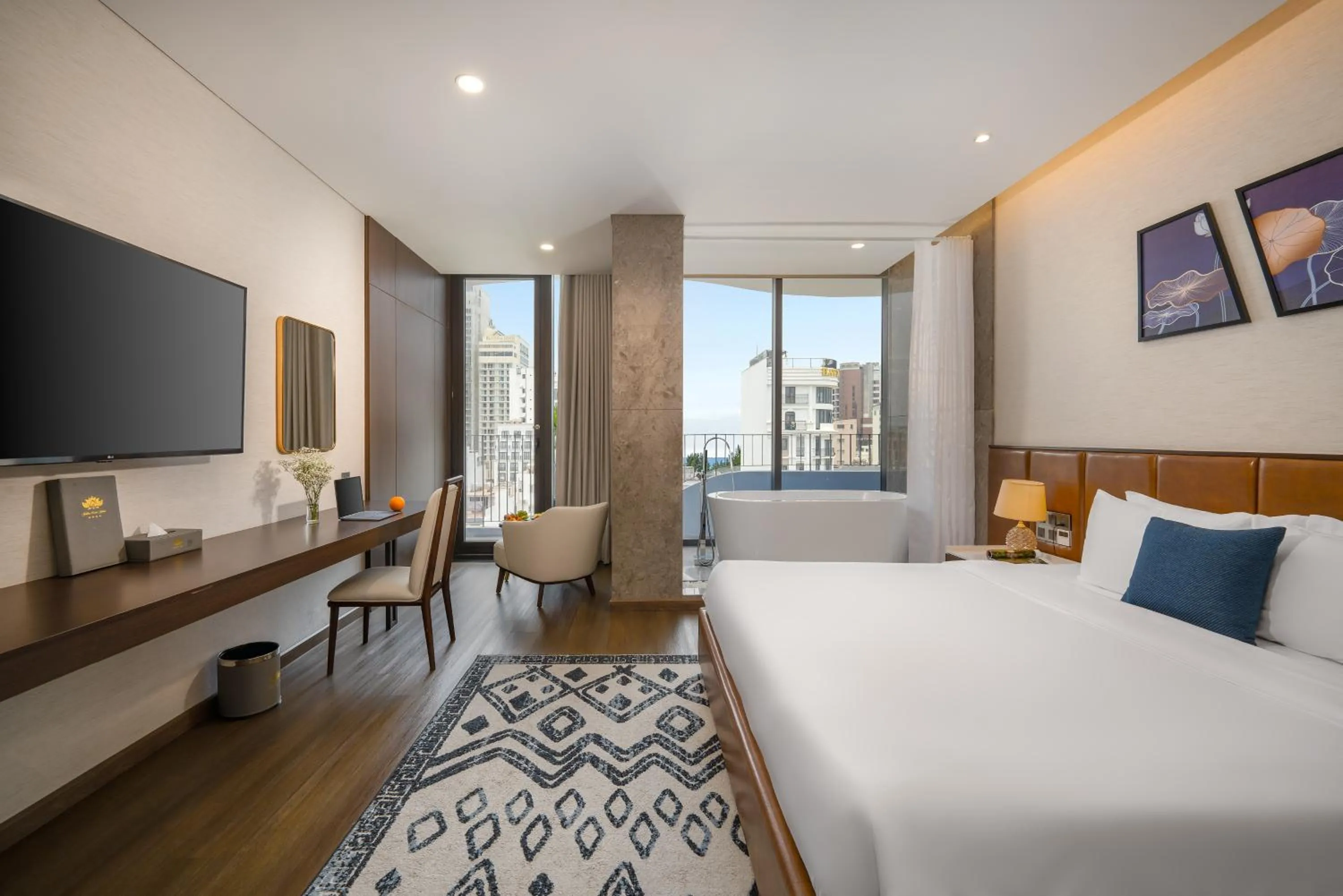 Bed in Golden Lotus Grand Da Nang - Panoramic Rooftop Bar & Daily Afternoon Tea
