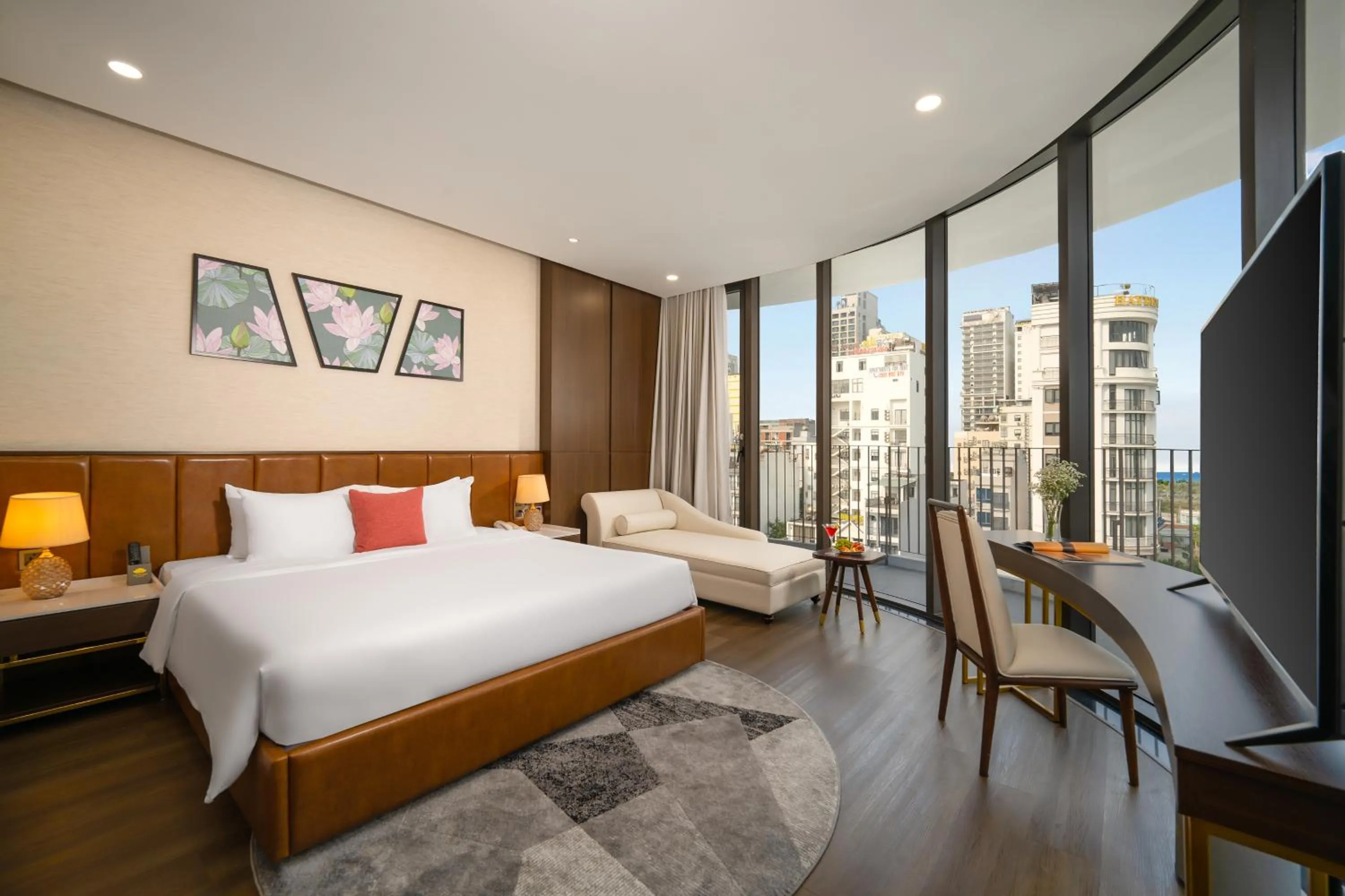 TV and multimedia, Bed in Golden Lotus Grand Da Nang - Panoramic Rooftop Bar & Daily Afternoon Tea