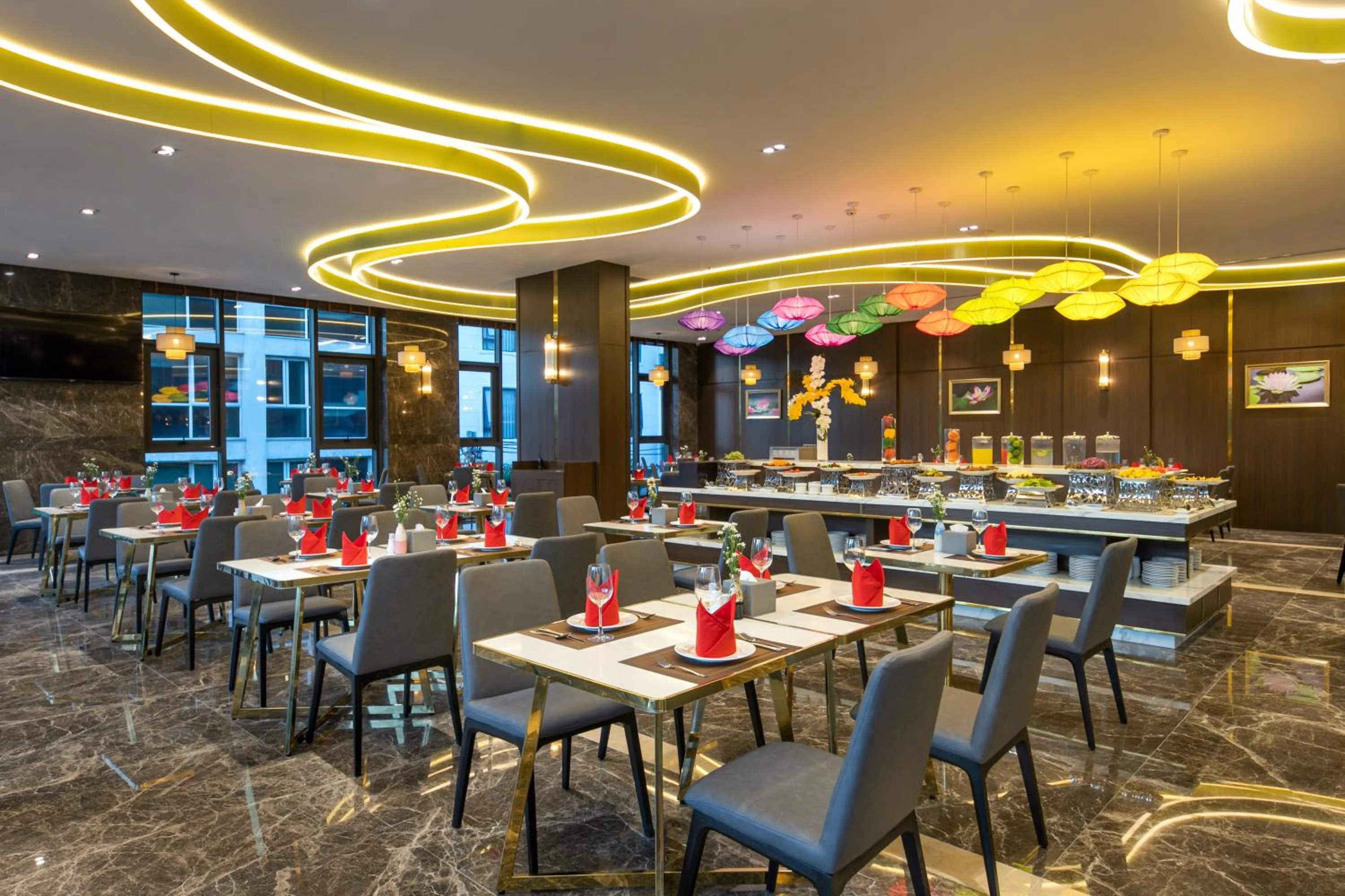 Restaurant/places to eat in Golden Lotus Grand Da Nang - Panoramic Rooftop Bar & Daily Afternoon Tea