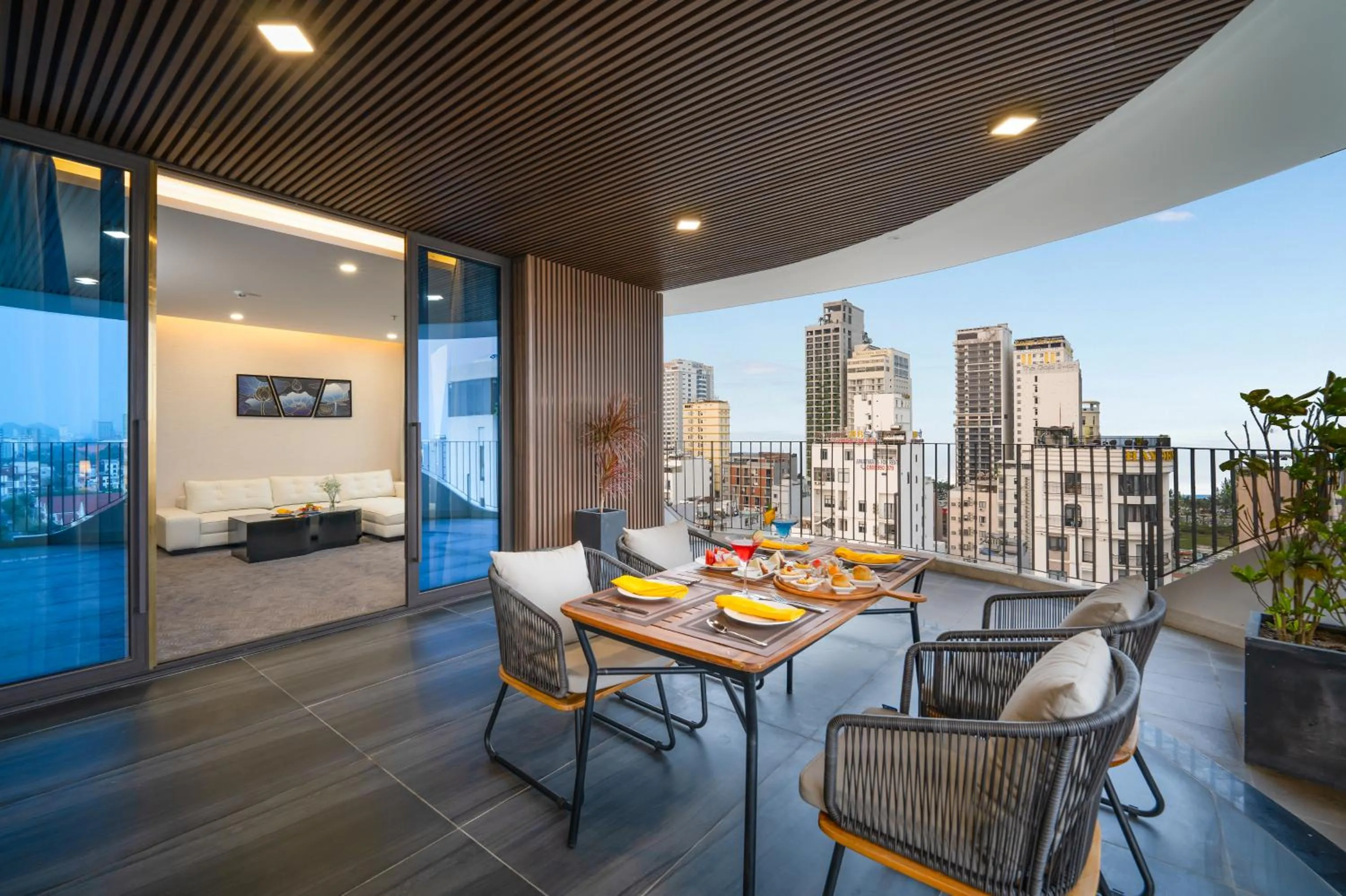 Property building in Golden Lotus Grand Da Nang - Panoramic Rooftop Bar & Daily Afternoon Tea