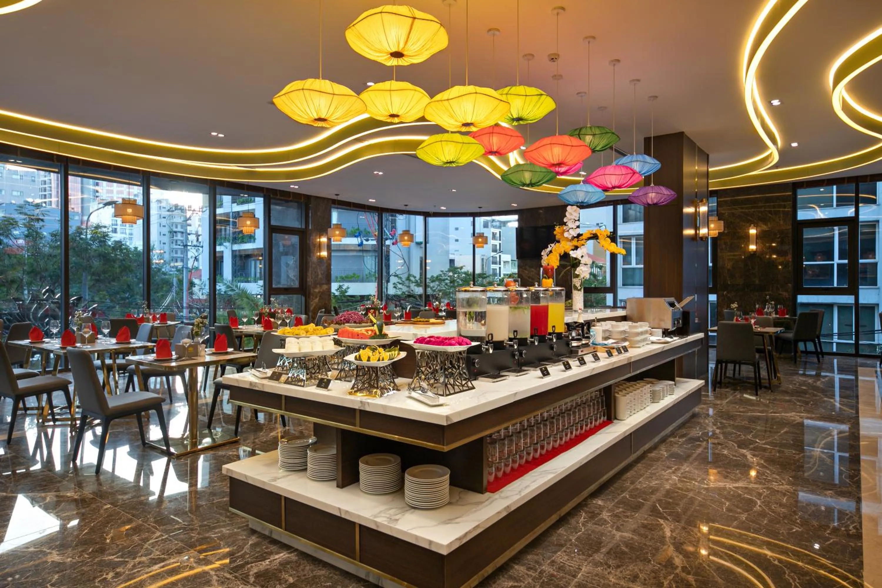 Restaurant/places to eat in Golden Lotus Grand Da Nang - Panoramic Rooftop Bar & Daily Afternoon Tea