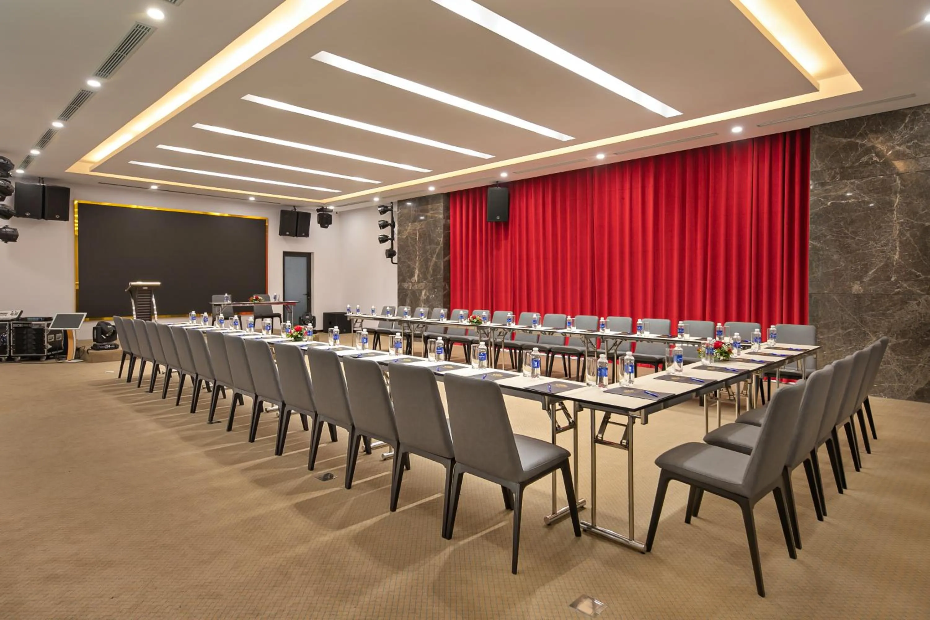Meeting/conference room in Golden Lotus Grand Da Nang - Panoramic Rooftop Bar & Daily Afternoon Tea