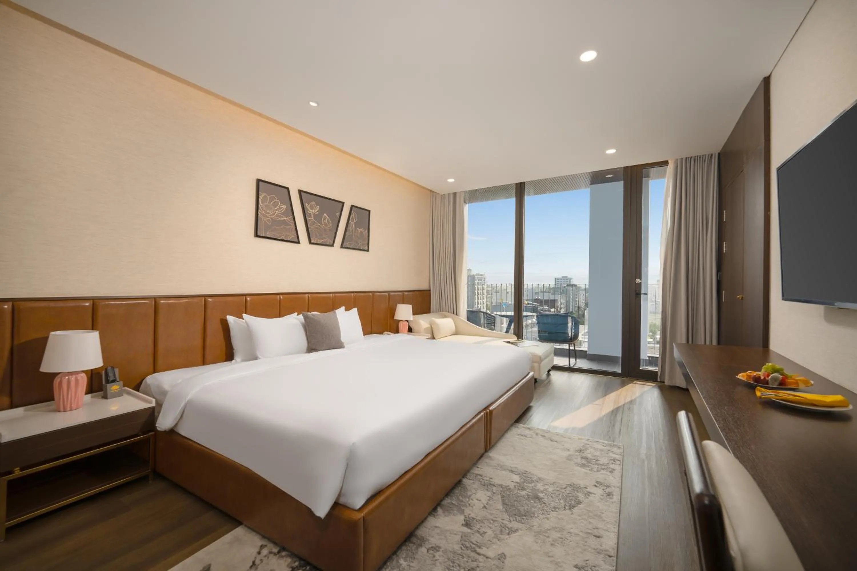 Bed in Golden Lotus Grand Da Nang - Panoramic Rooftop Bar & Daily Afternoon Tea