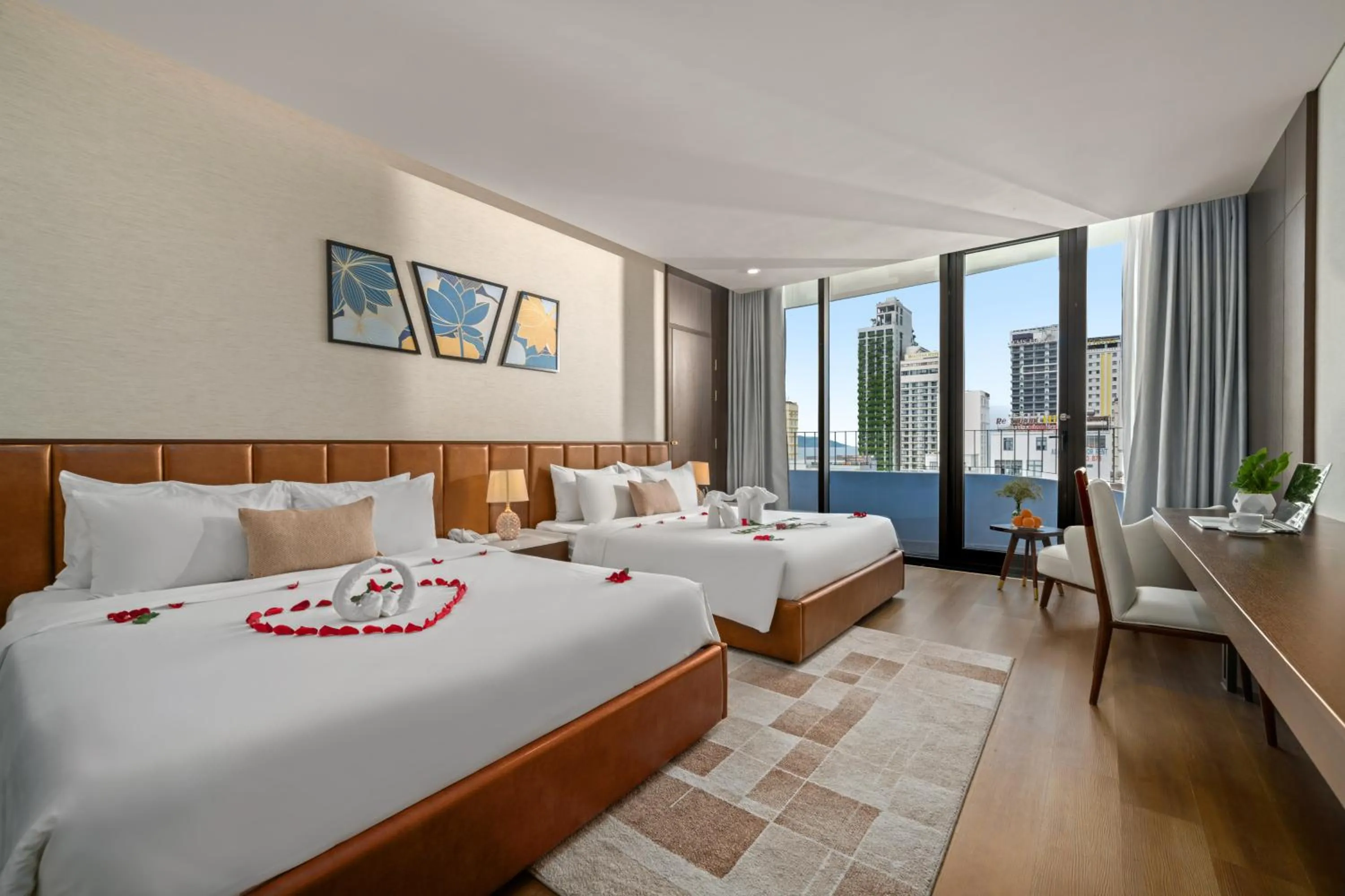 Bed in Golden Lotus Grand Da Nang - Panoramic Rooftop Bar & Daily Afternoon Tea