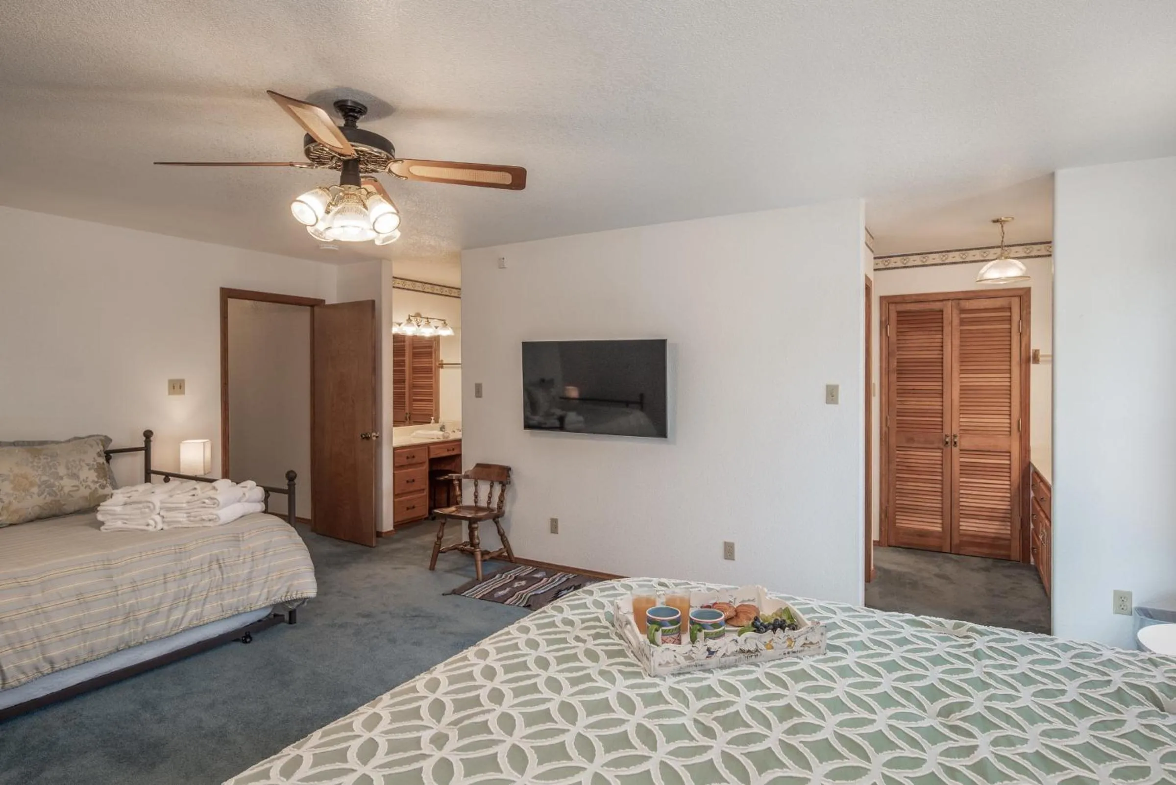 Property building, Bed in Jack Little