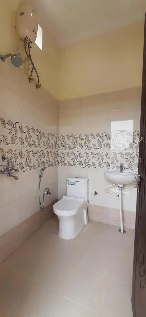 Toilet in Hotel THE BIRD Dehradun