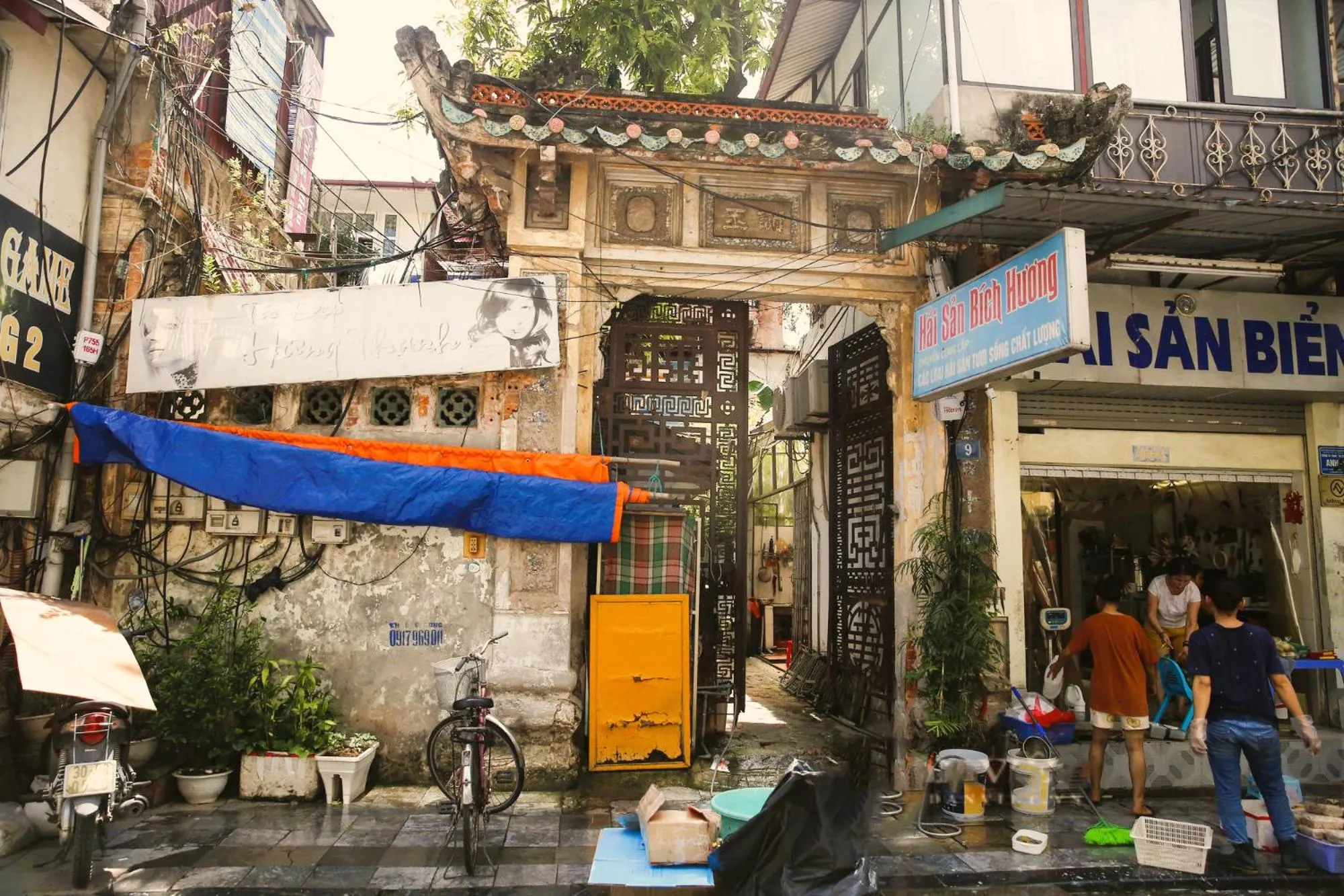 Property building in Free Airport Service Deals w Singita Classy Boutique Hotel & Travel