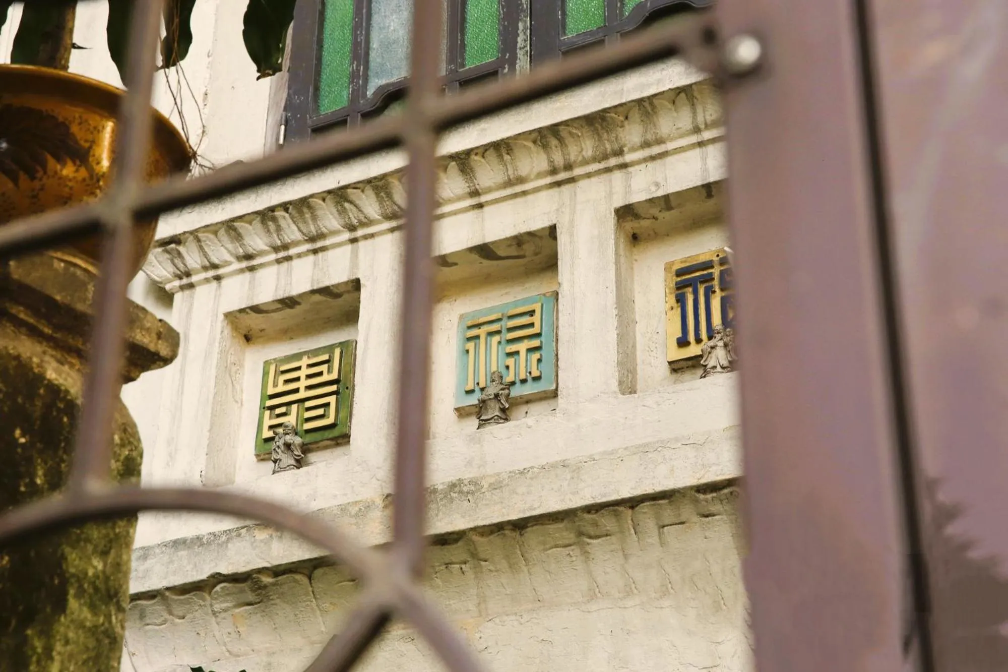 Property building in Free Airport Service Deals w Singita Classy Boutique Hotel & Travel