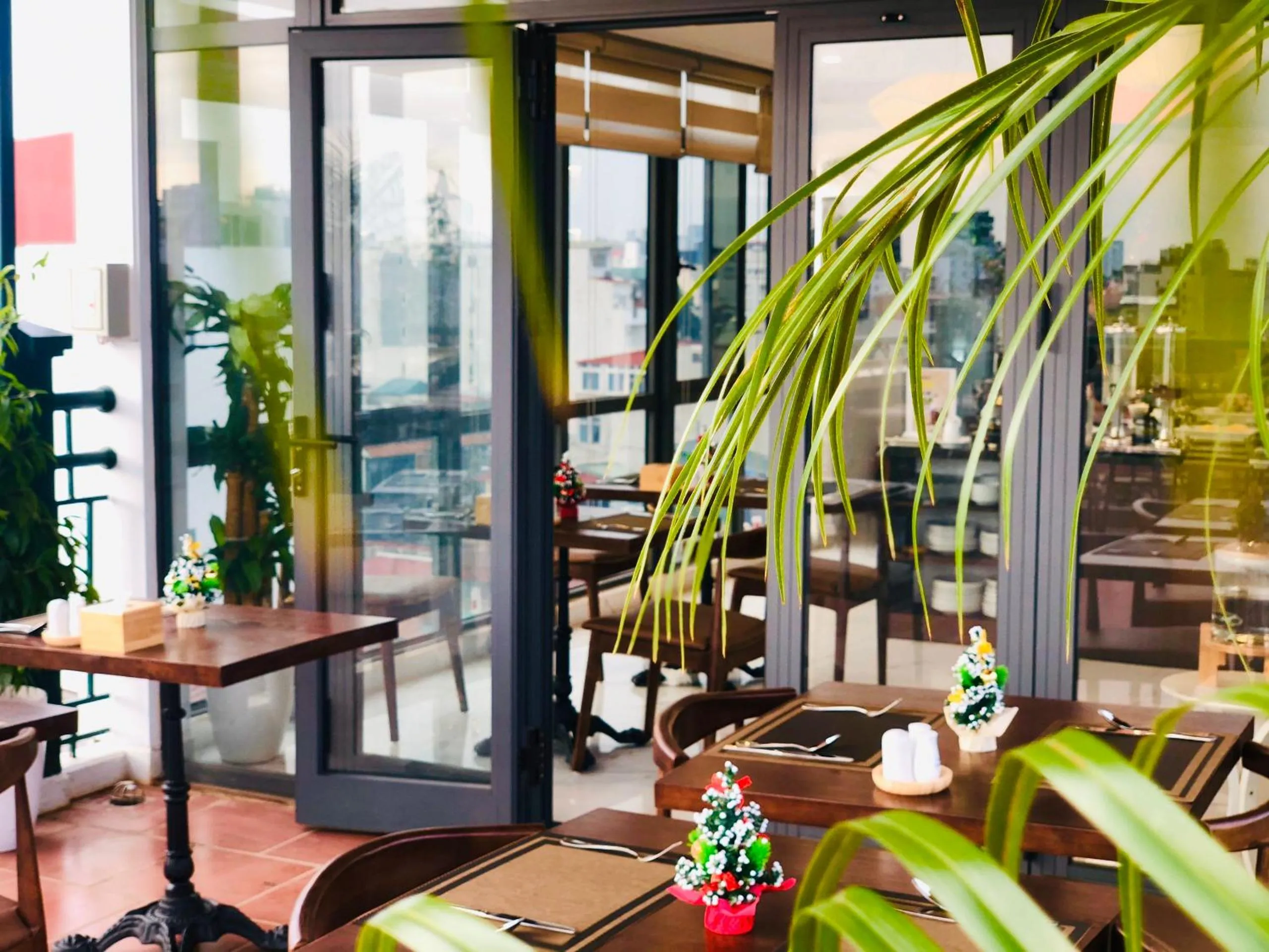 Restaurant/places to eat in Free Airport Service Deals w Singita Classy Boutique Hotel & Travel