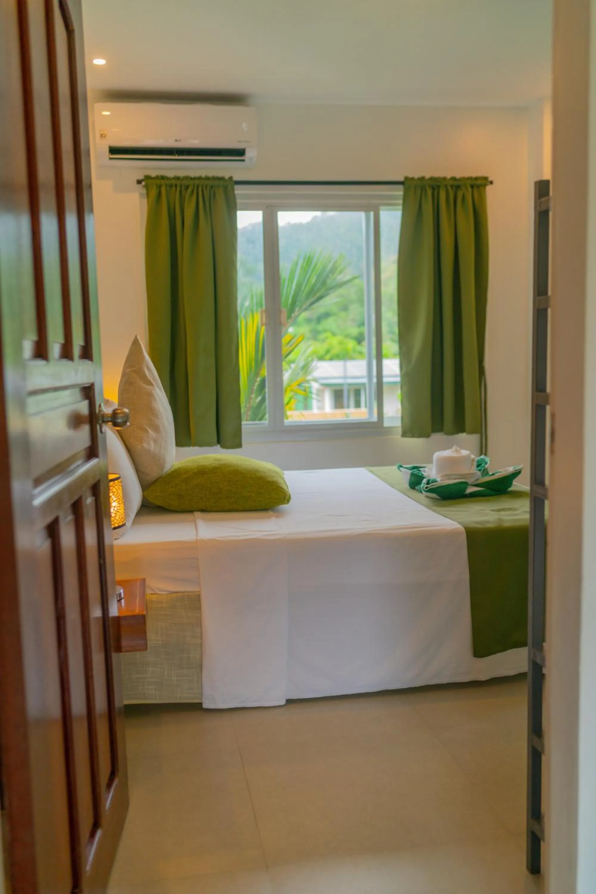 Bedroom, Bed in ROYAL SUITES - PORT BARTON