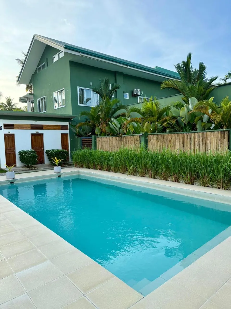 Property building in ROYAL SUITES - PORT BARTON