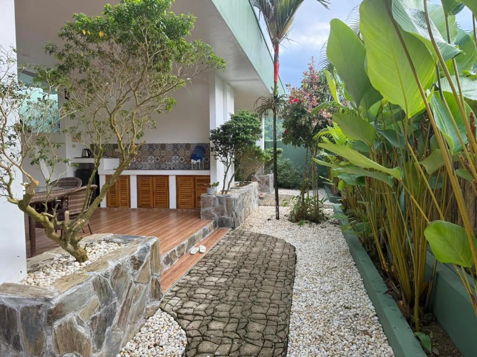 Garden in ROYAL SUITES - PORT BARTON