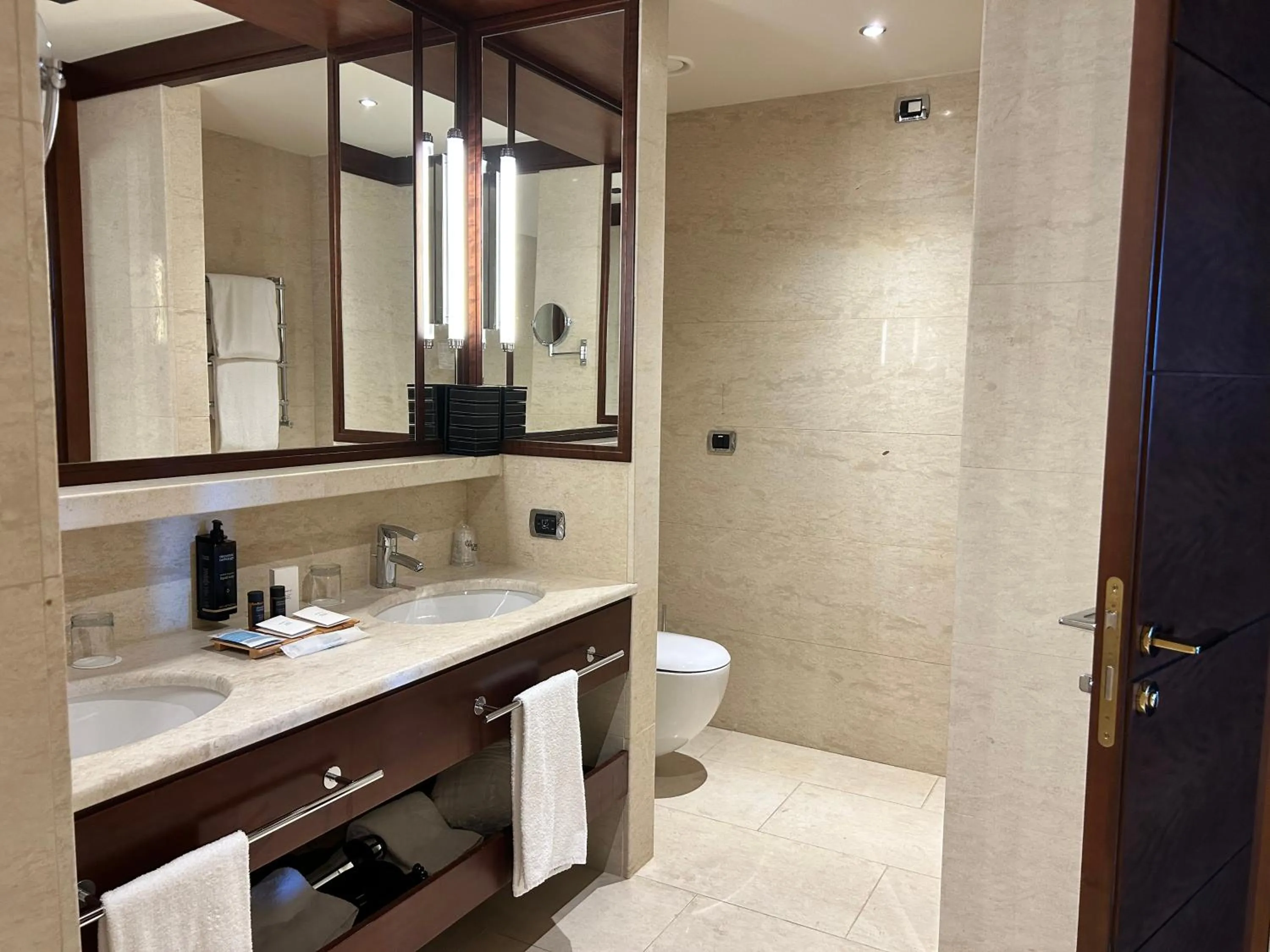 Bathroom in Smy Carlos V Wellness & Spa Alghero