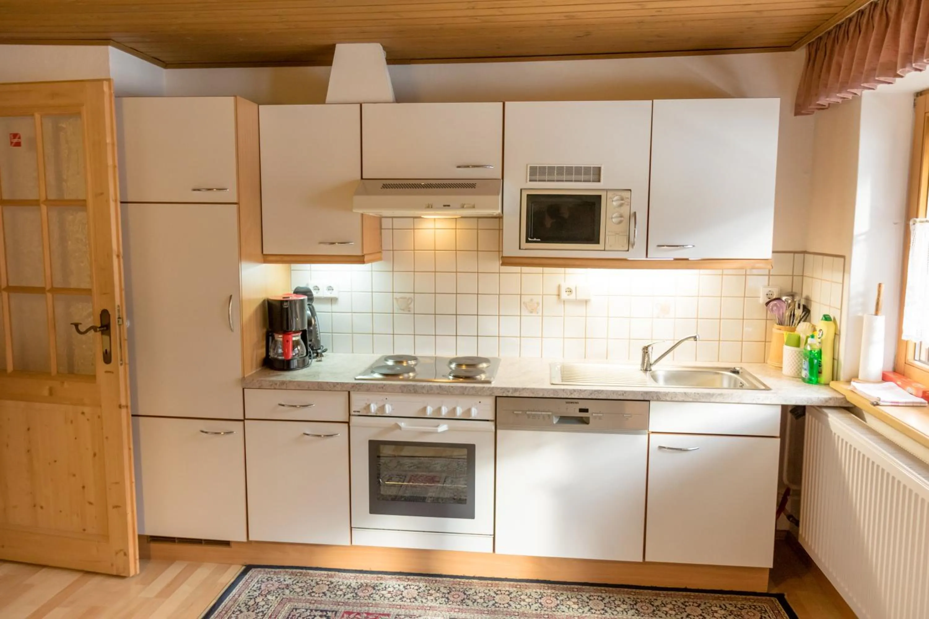 Kitchen or kitchenette in Landhaus Alpenrose
