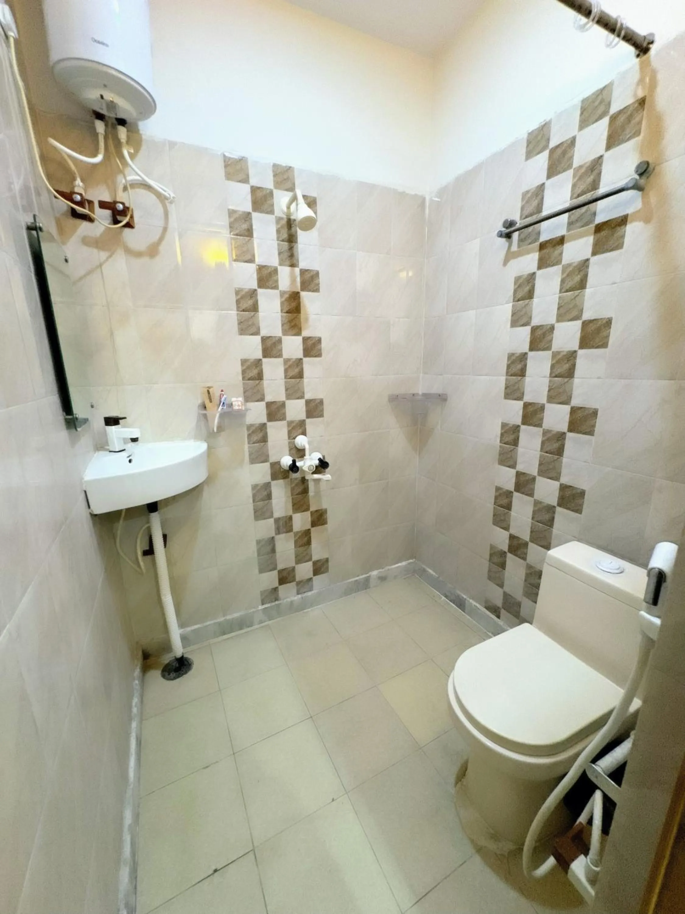 Shower in Su- Koon Homestay