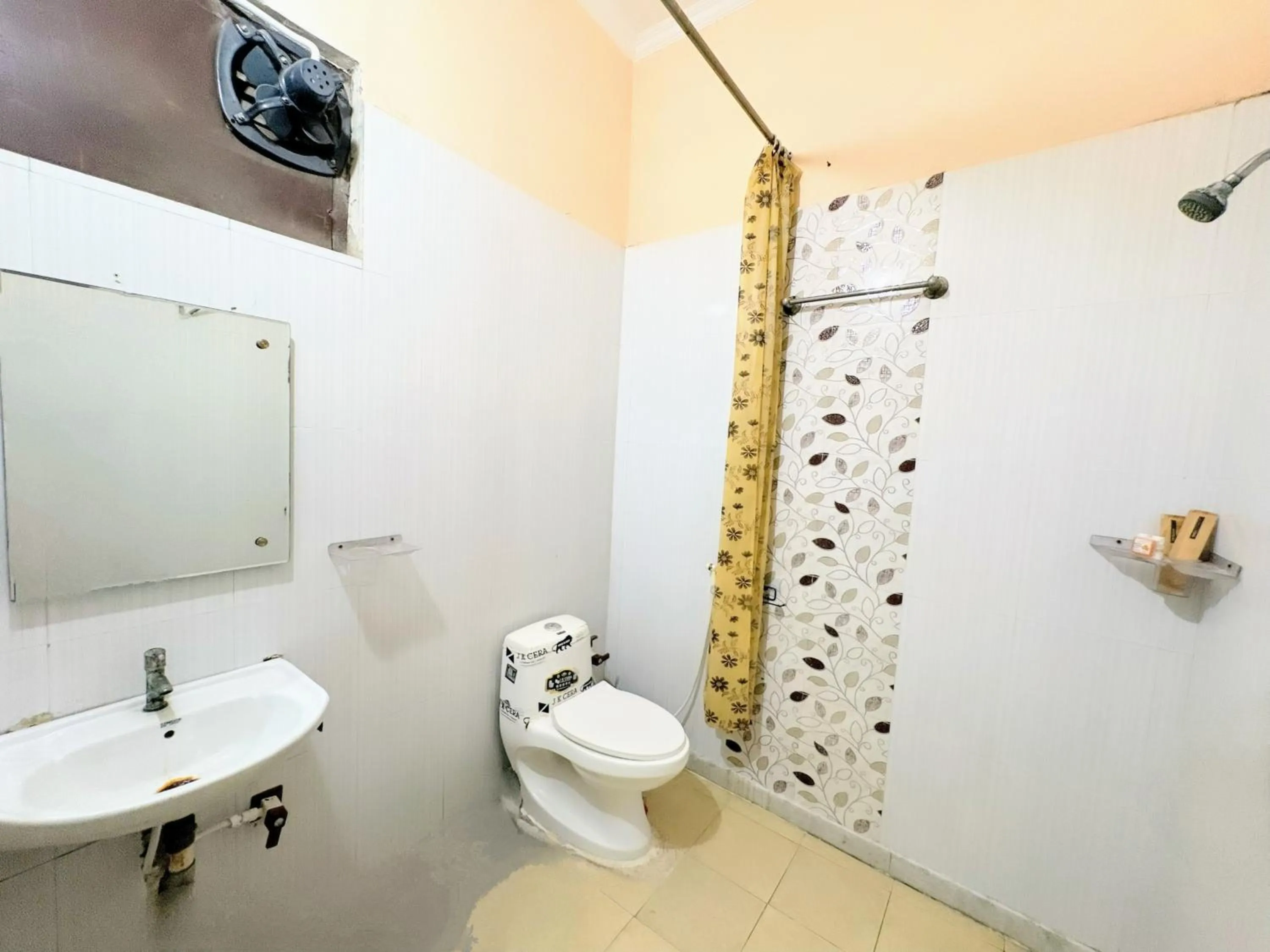 Shower in Su- Koon Homestay