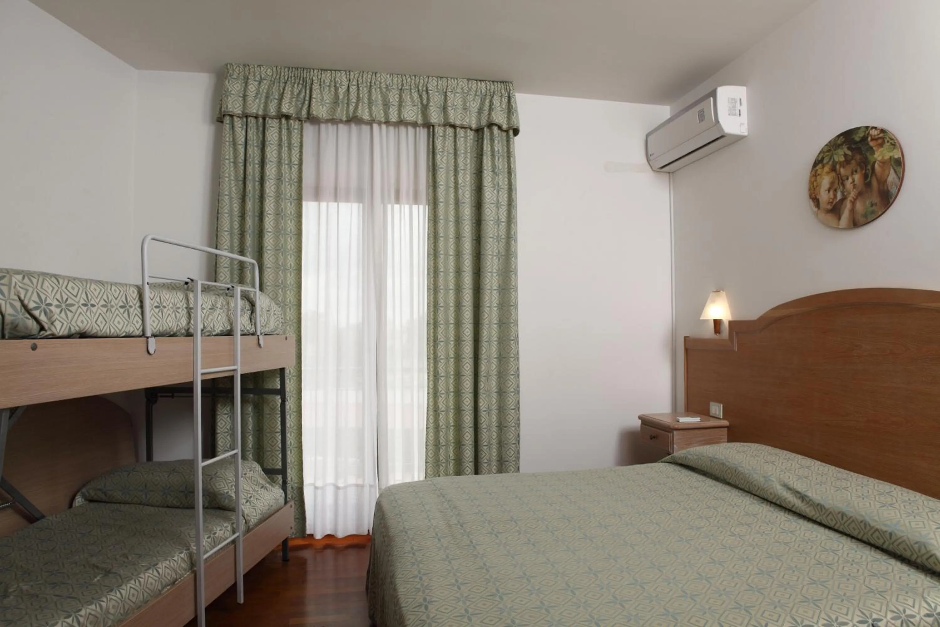 Photo of the whole room, Bed in Hotel Donatello