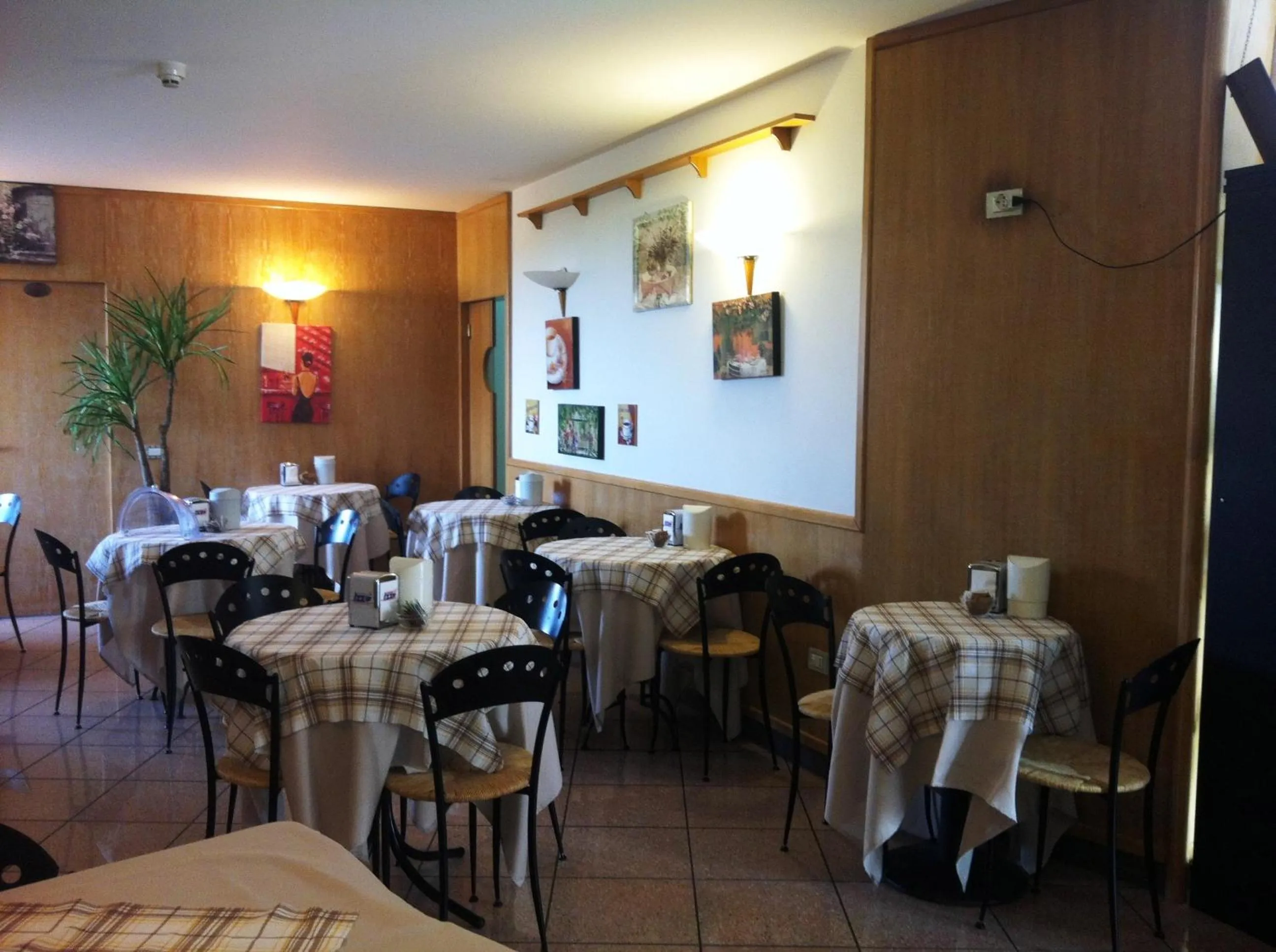 Restaurant/places to eat in Hotel Donatello