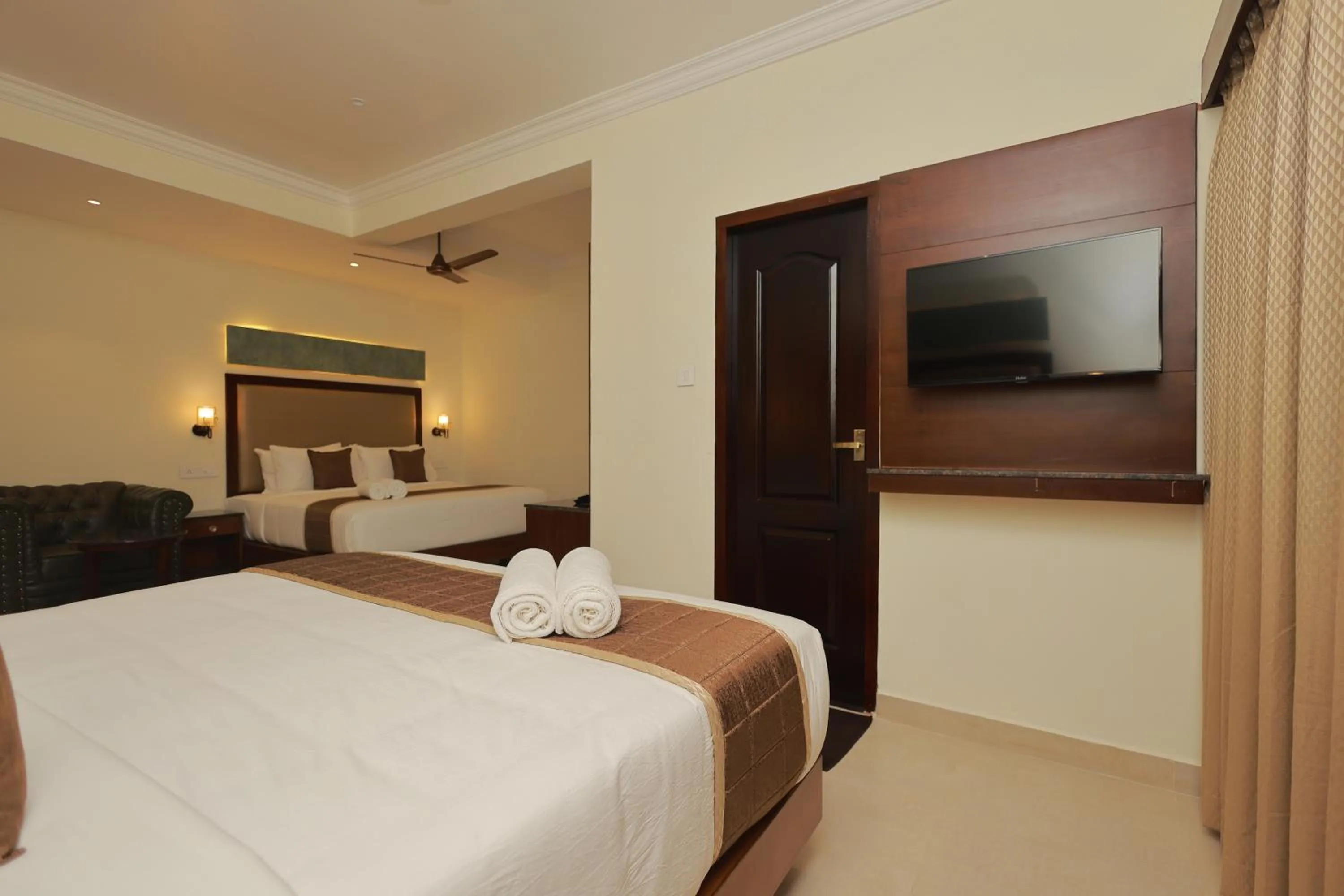 TV and multimedia, Bed in Hotel Comorin Grand
