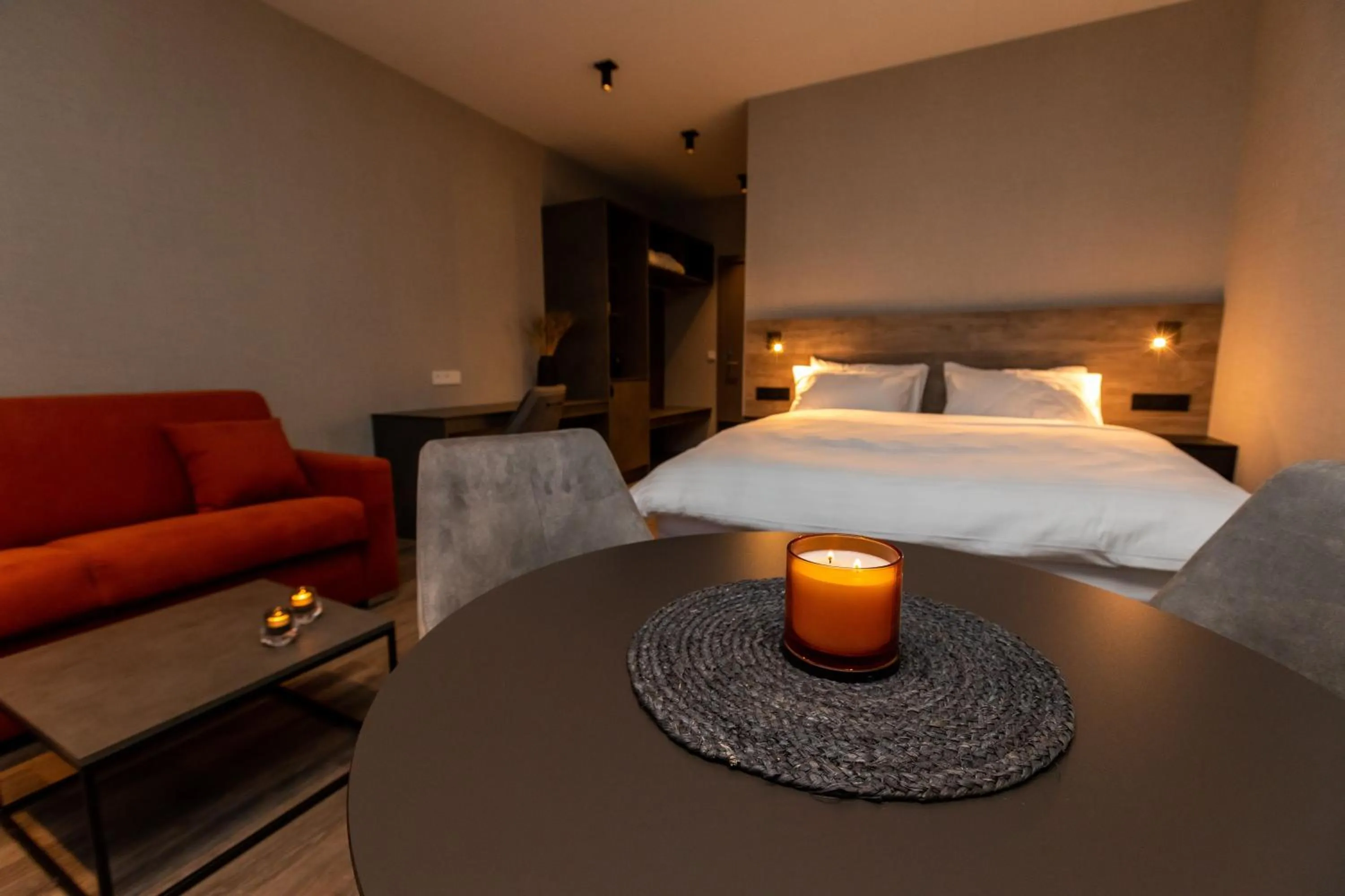 Seating area, Bed in Hotel Halond