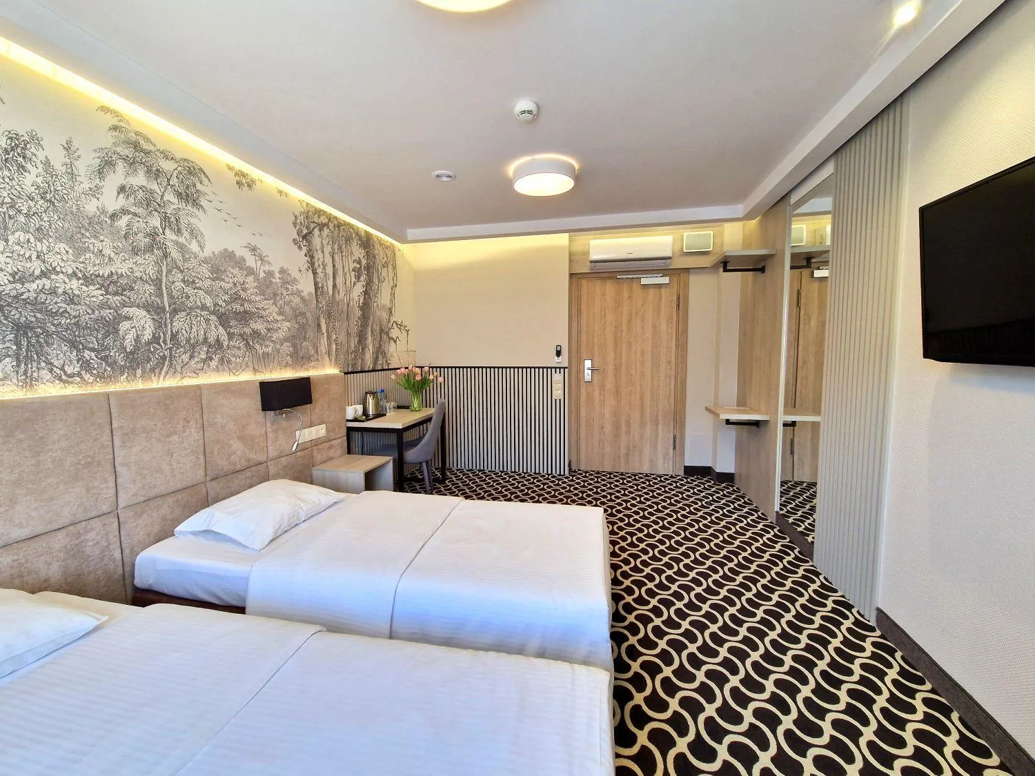 Facility for disabled guests, Bed in Citi Hotel's Warszawa-Falenty