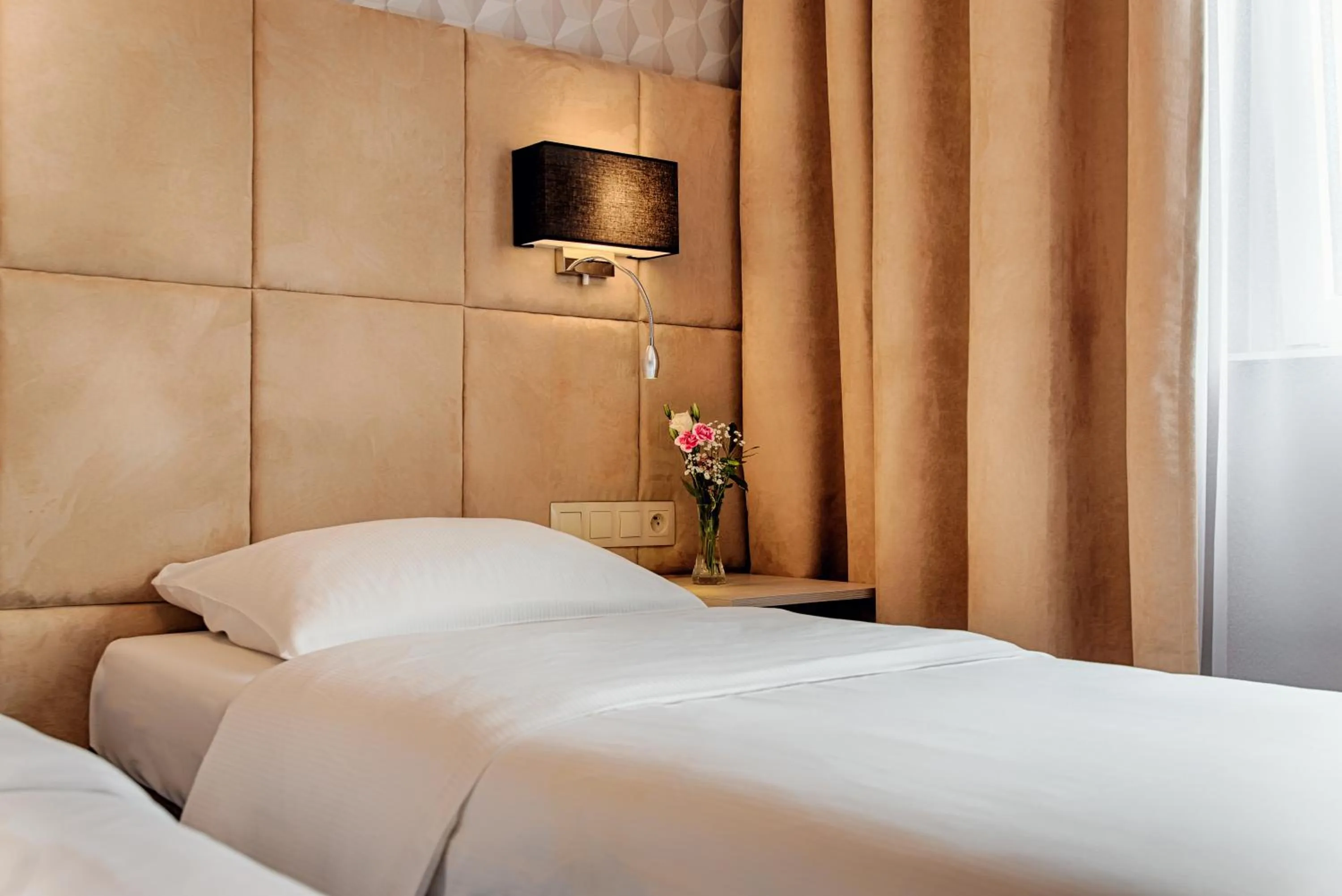 Photo of the whole room, Bed in Citi Hotel's Warszawa-Falenty