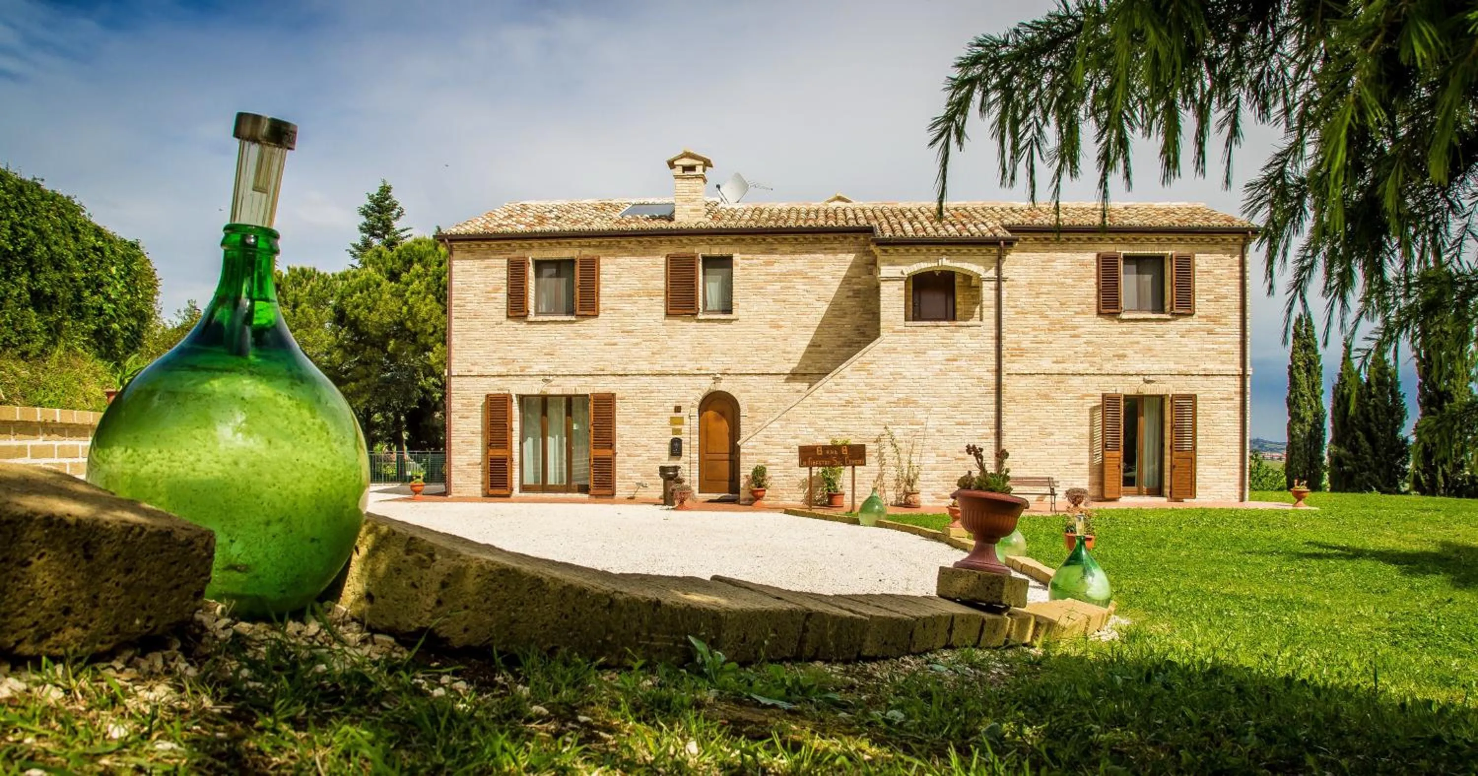 Property building in La Finestra sul Conero