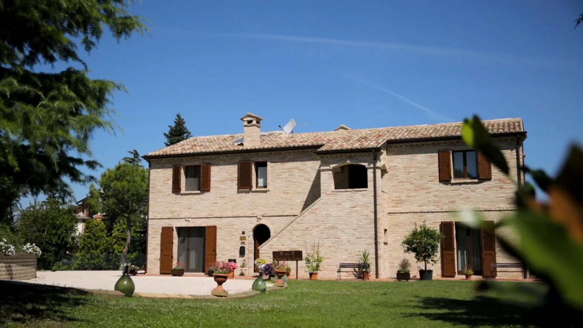 Property building in La Finestra sul Conero