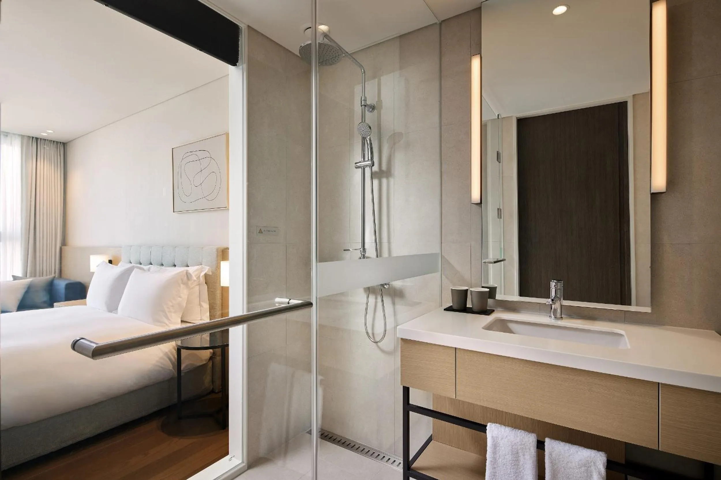 Bathroom, Bed in Shilla Stay Yeosu Expo Station