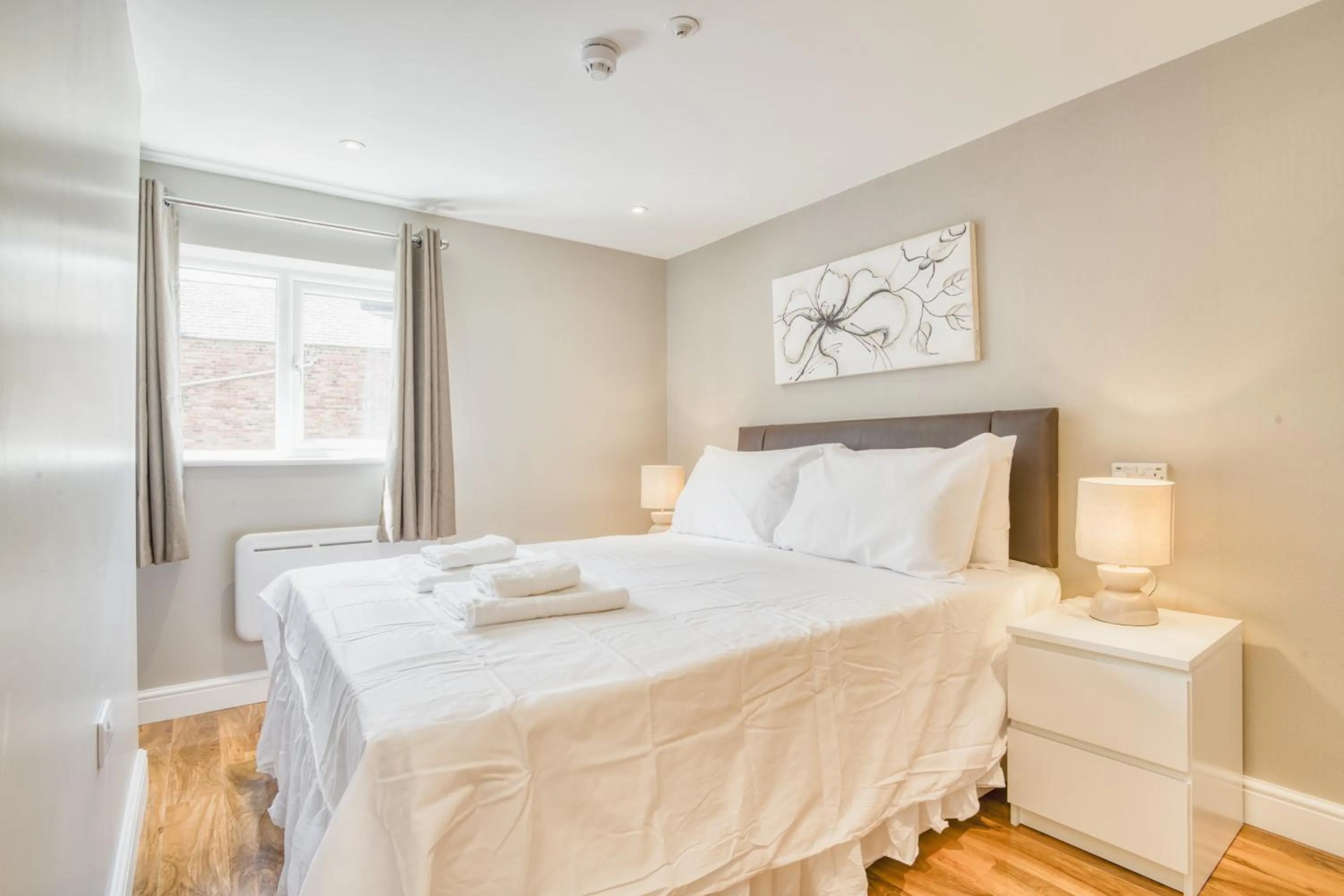 Photo of the whole room, Bed in Spacious City Center 2 Bed Apartment Free Wifi