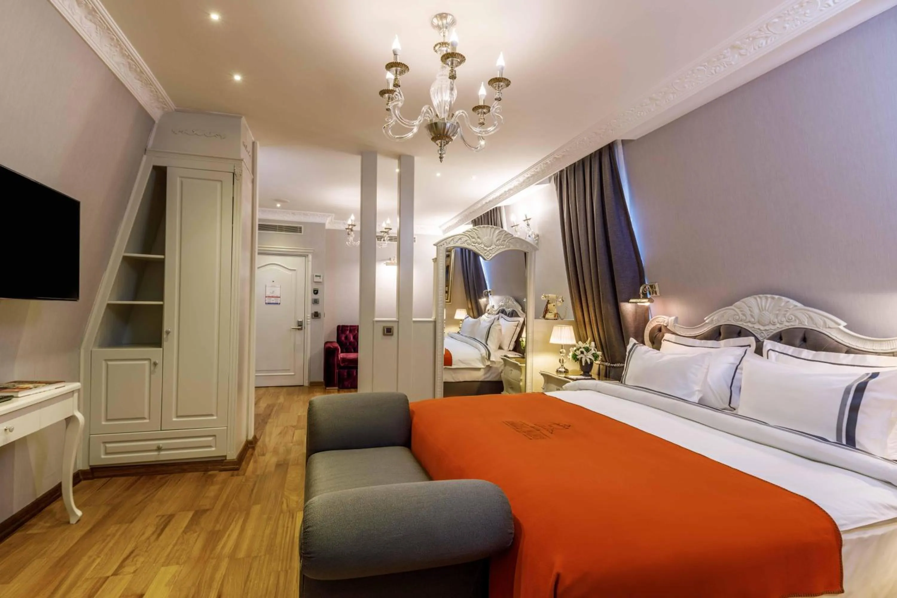 Photo of the whole room, Bed in Amiral Palace Hotel Boutique Class