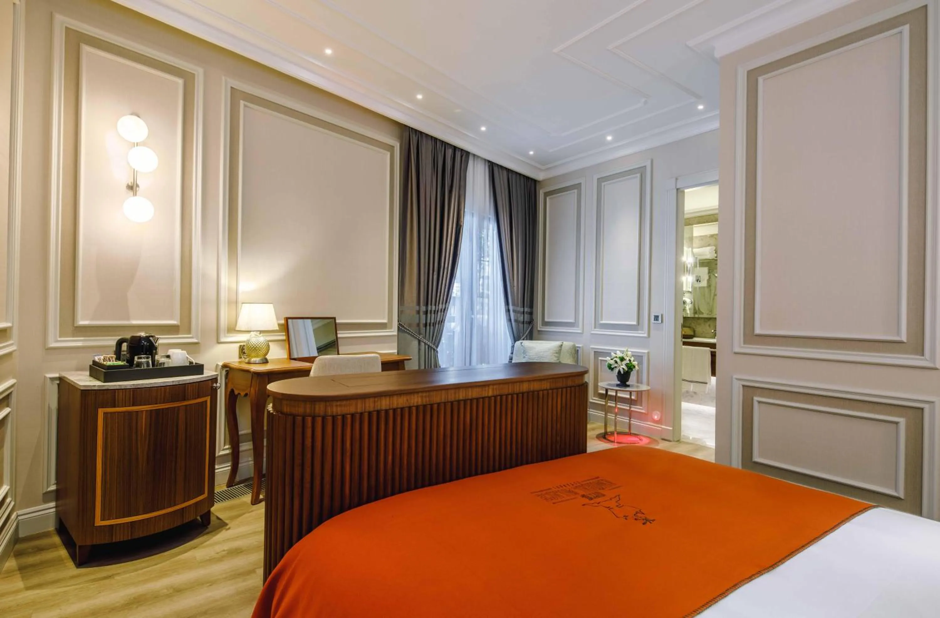 Photo of the whole room, Bed in Amiral Palace Hotel Boutique Class
