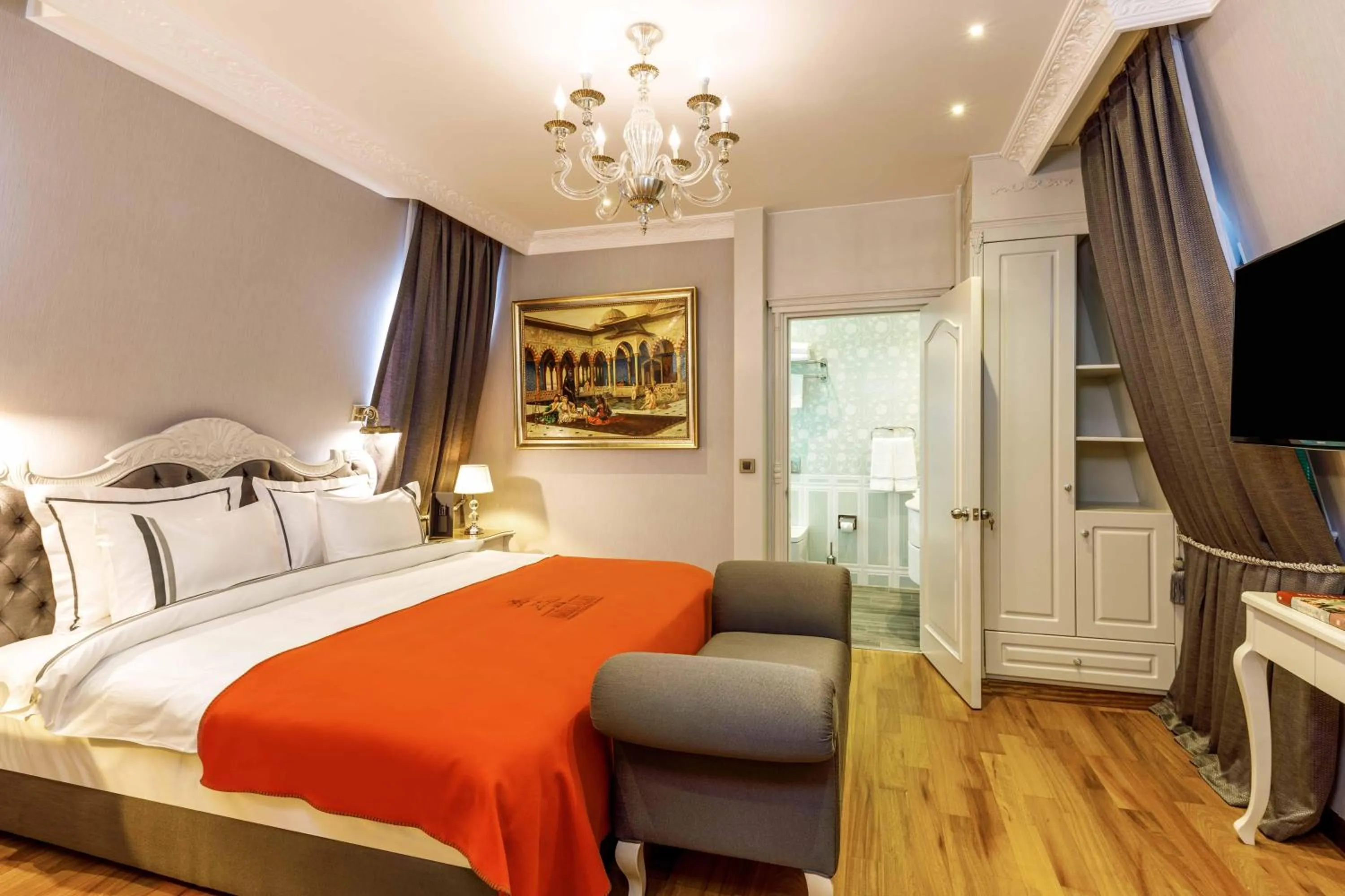 Photo of the whole room, Bed in Amiral Palace Hotel Boutique Class