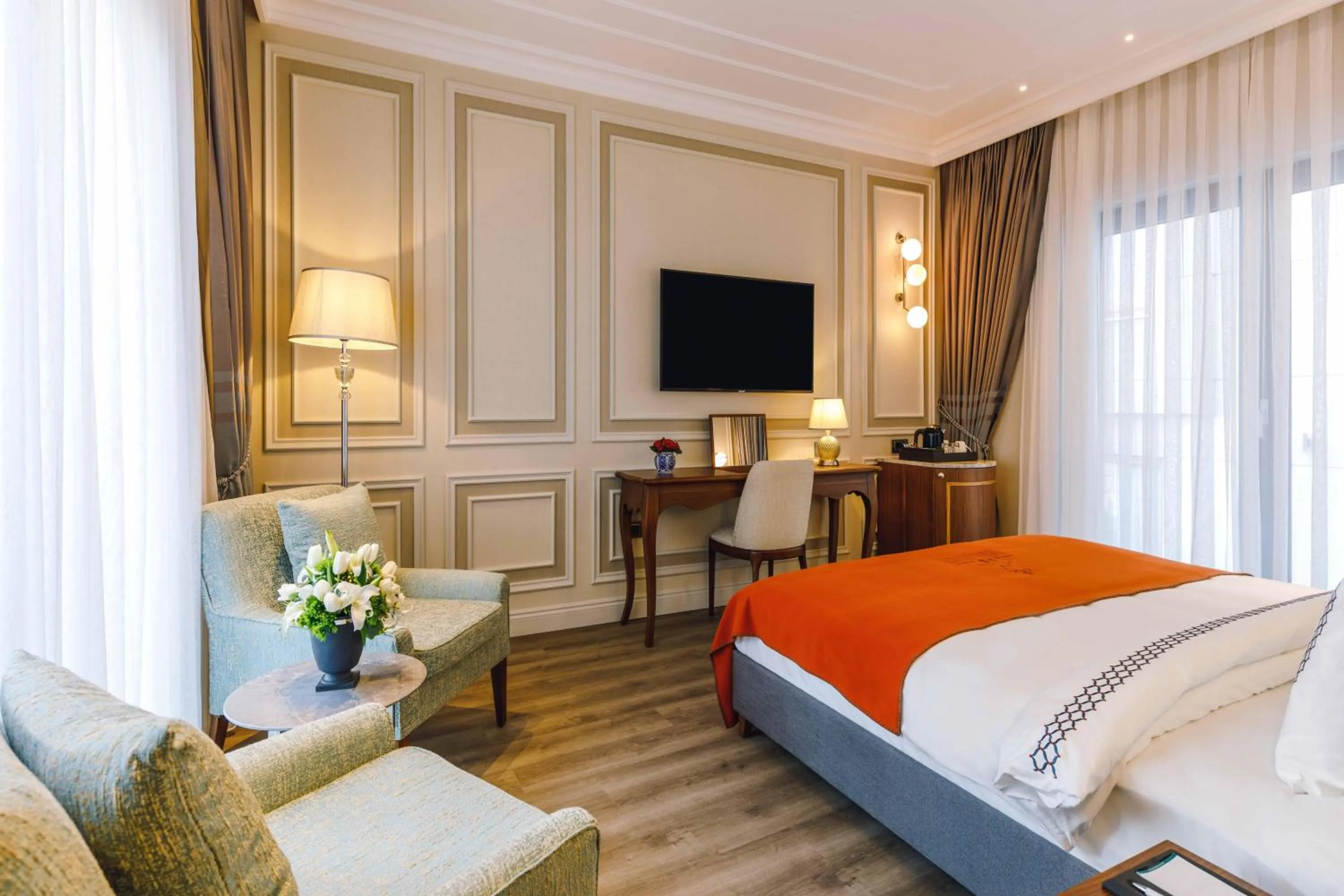 Photo of the whole room, Bed in Amiral Palace Hotel Boutique Class