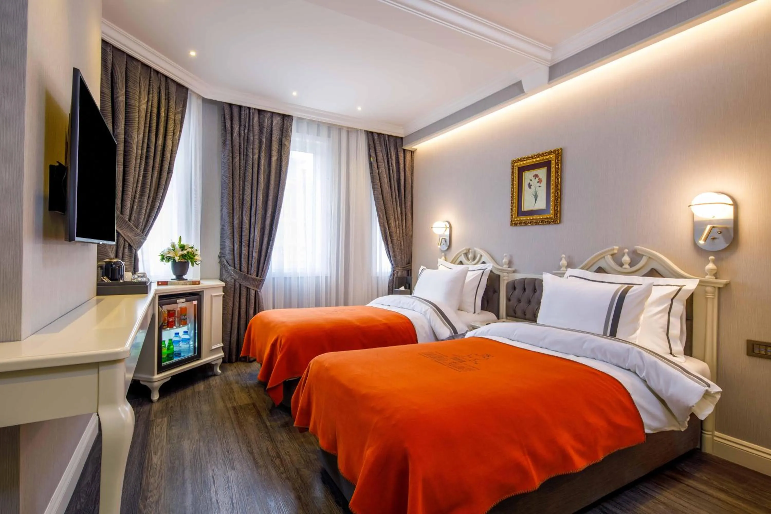 Photo of the whole room, Bed in Amiral Palace Hotel Boutique Class