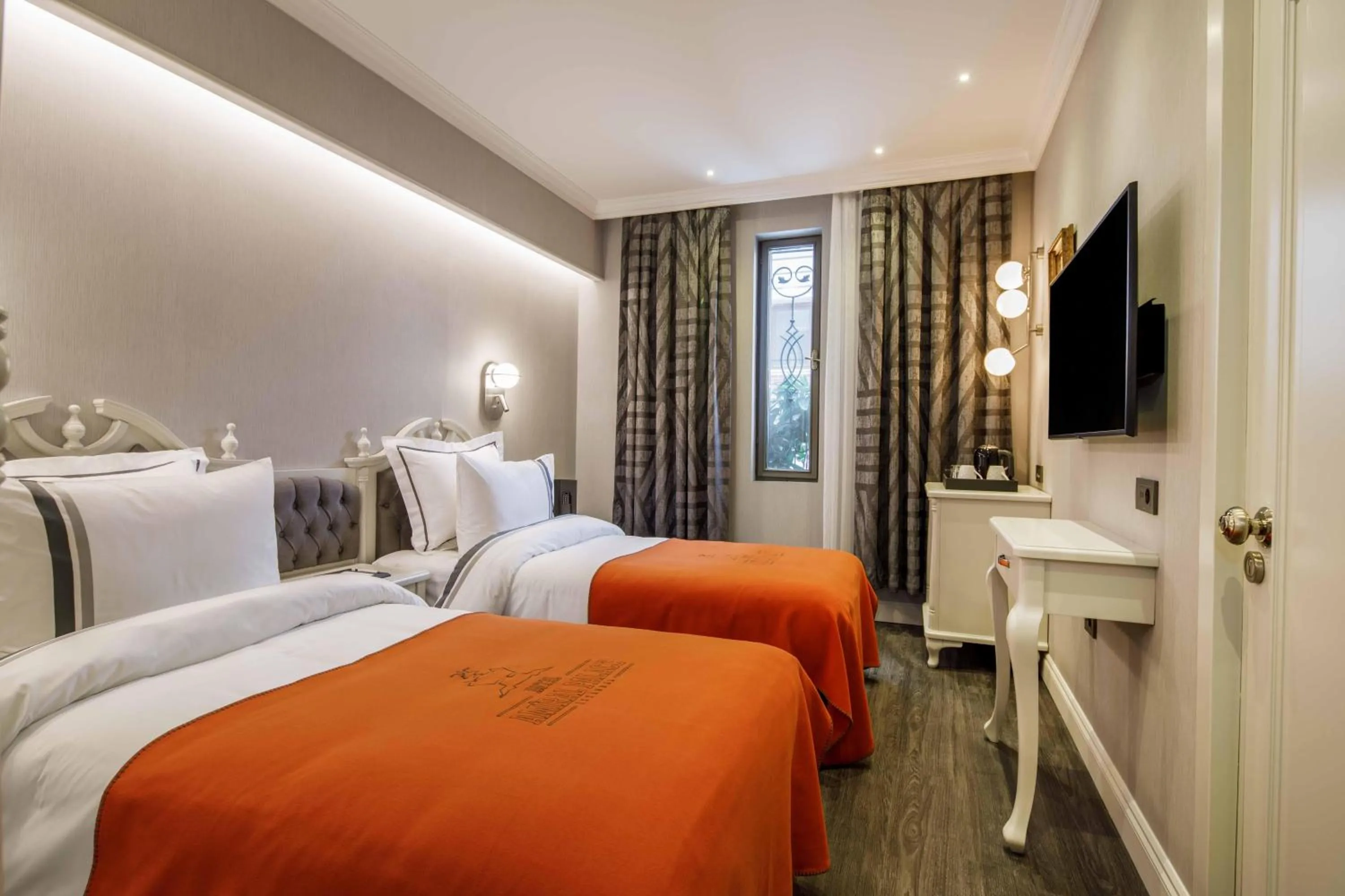 Bed in Amiral Palace Hotel Boutique Class