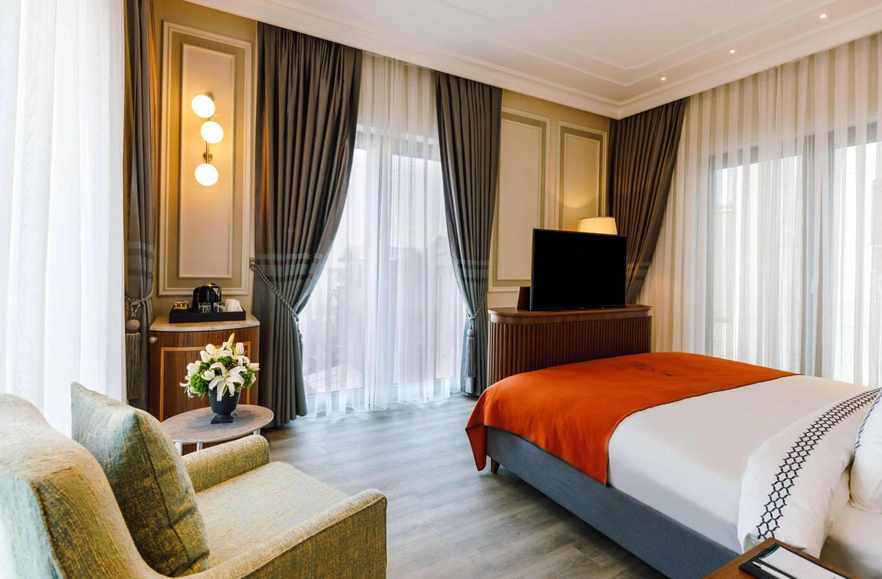 Photo of the whole room, Bed in Amiral Palace Hotel Boutique Class