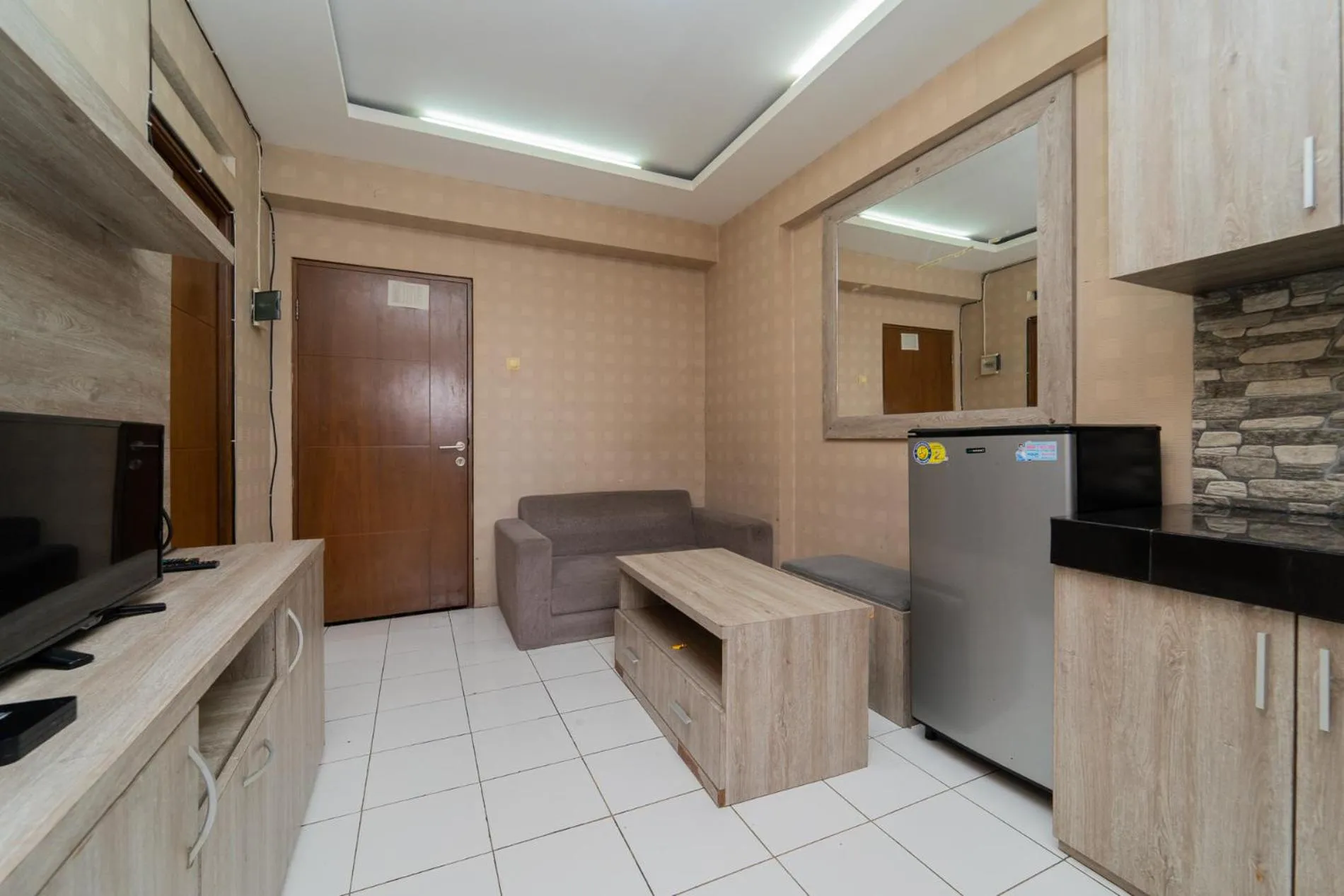 Living room in RedLiving Apartemen Gateway Cicadas - Sarana Cipta Mahakarya