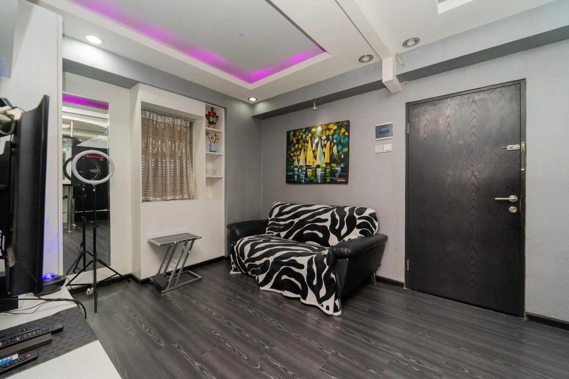 Living room in RedLiving Apartemen Gateway Cicadas - Sarana Cipta Mahakarya