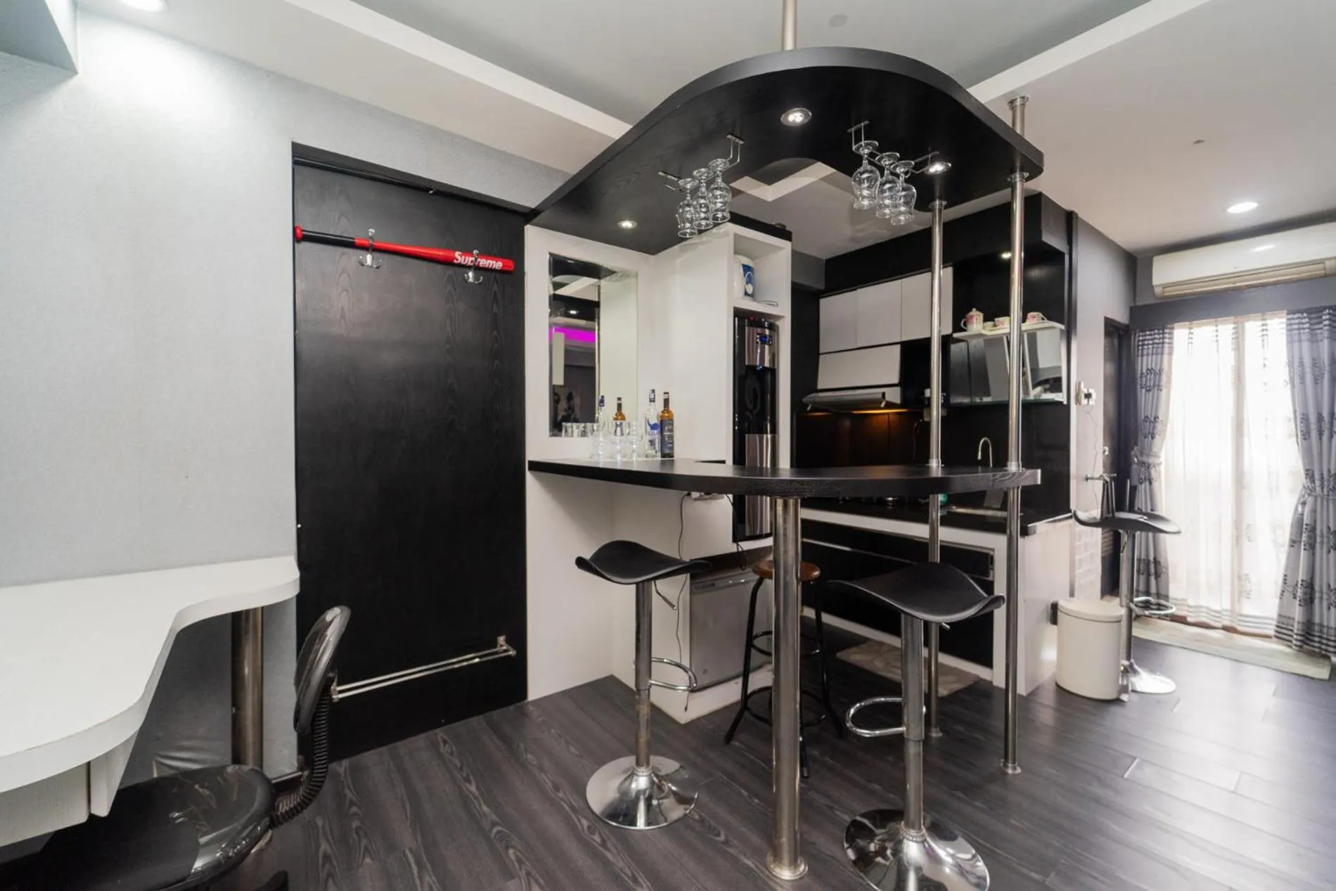 Kitchen or kitchenette in RedLiving Apartemen Gateway Cicadas - Sarana Cipta Mahakarya