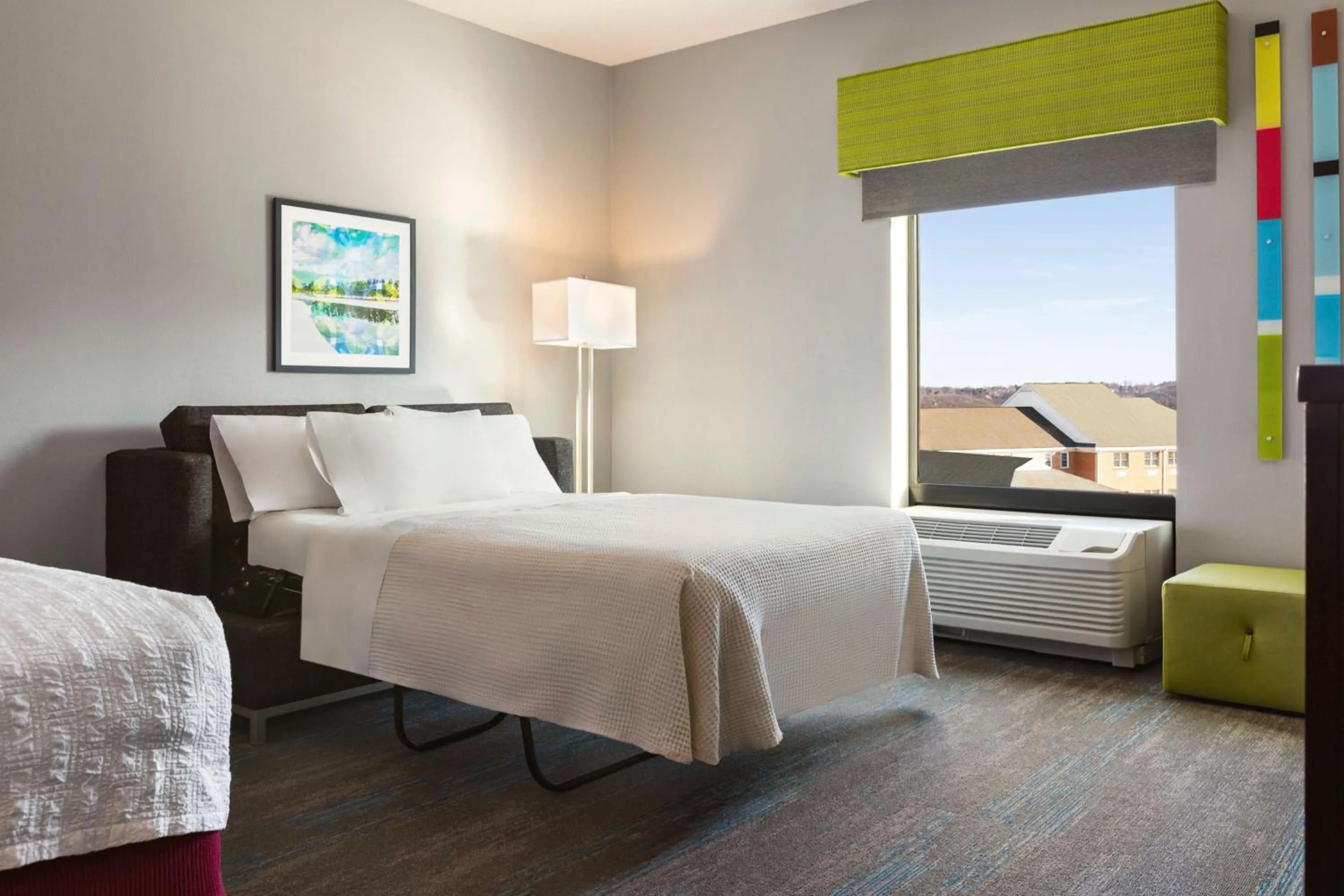 Living room, Bed in Hampton Inn & Suites York South