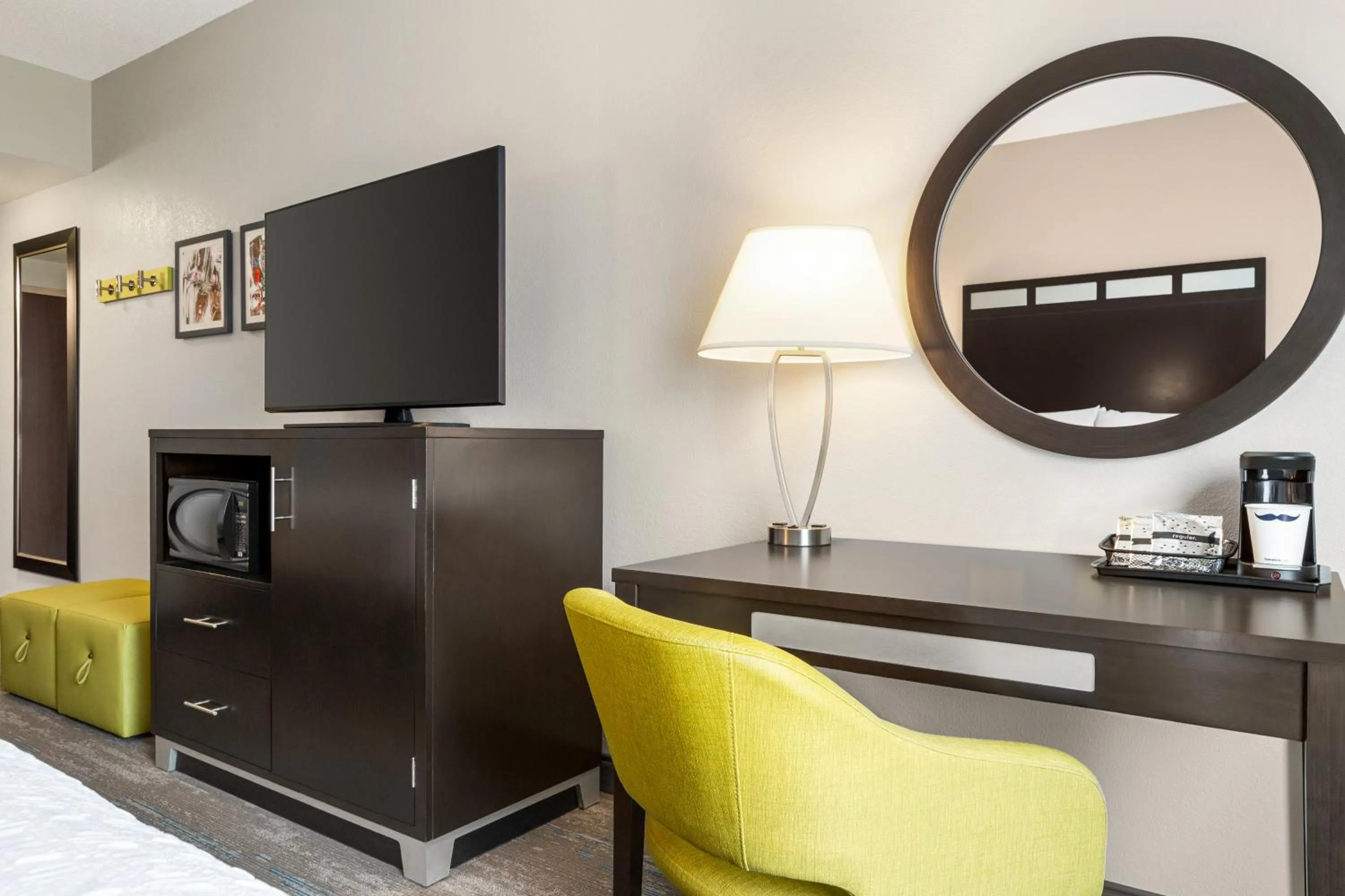 Bedroom in Hampton Inn & Suites York South