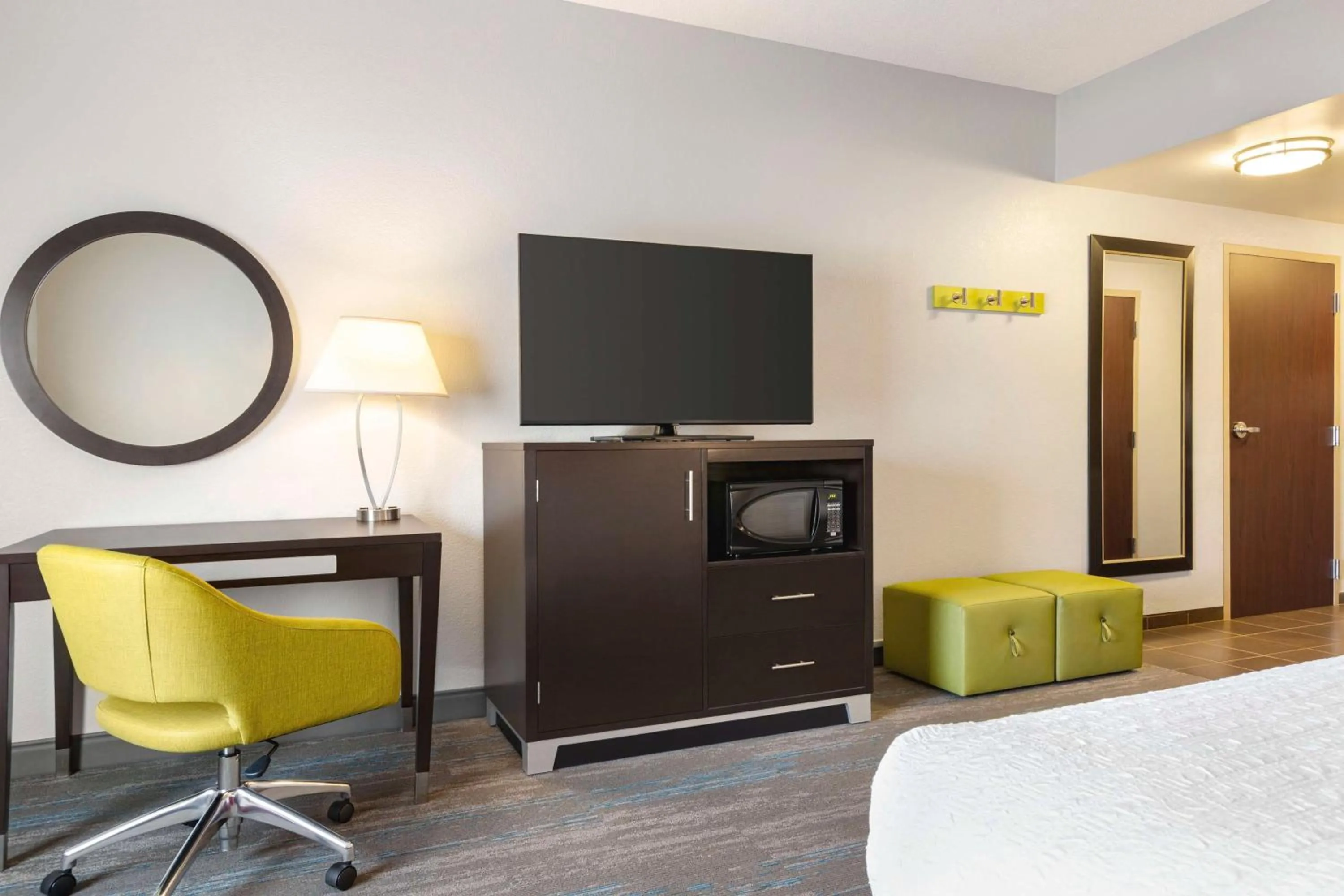 Bedroom, Bed in Hampton Inn & Suites York South