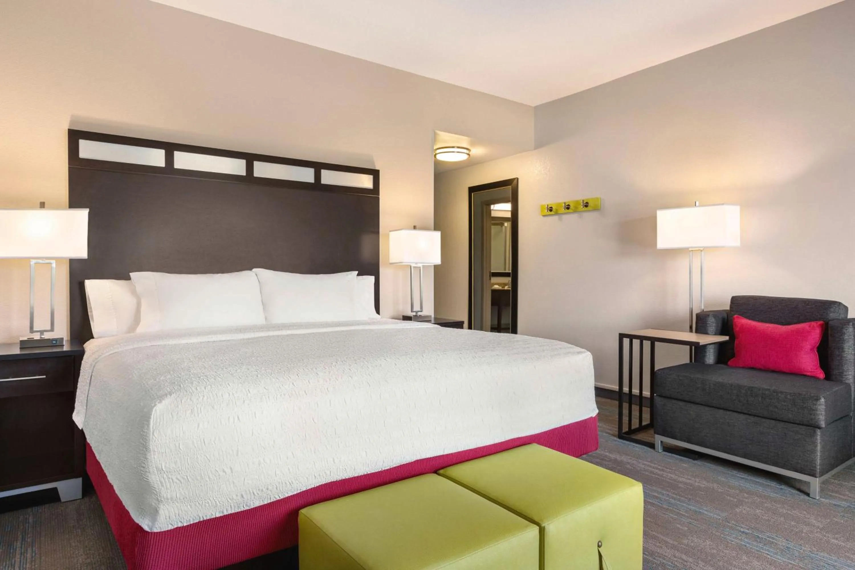 Bed in Hampton Inn & Suites York South