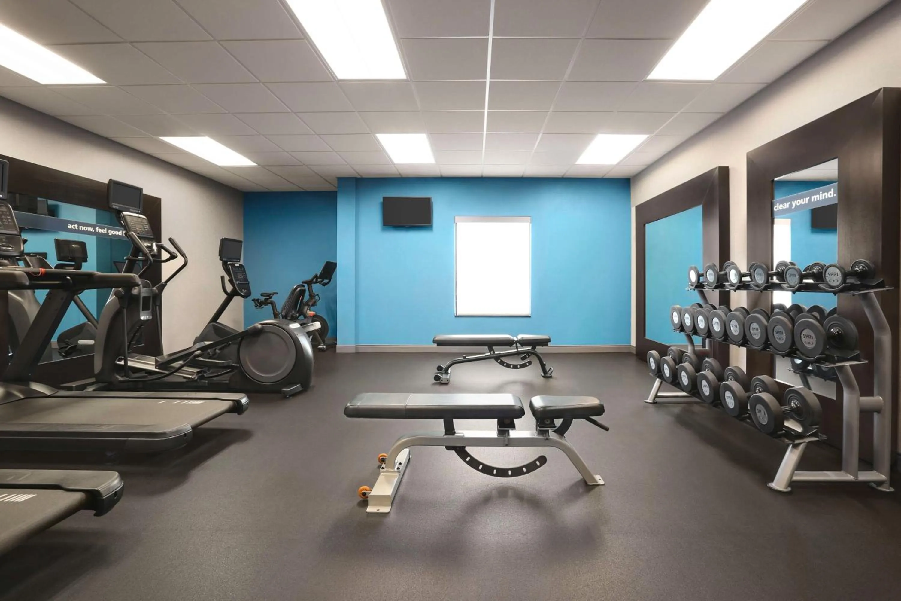 Fitness centre/facilities in Hampton Inn & Suites York South