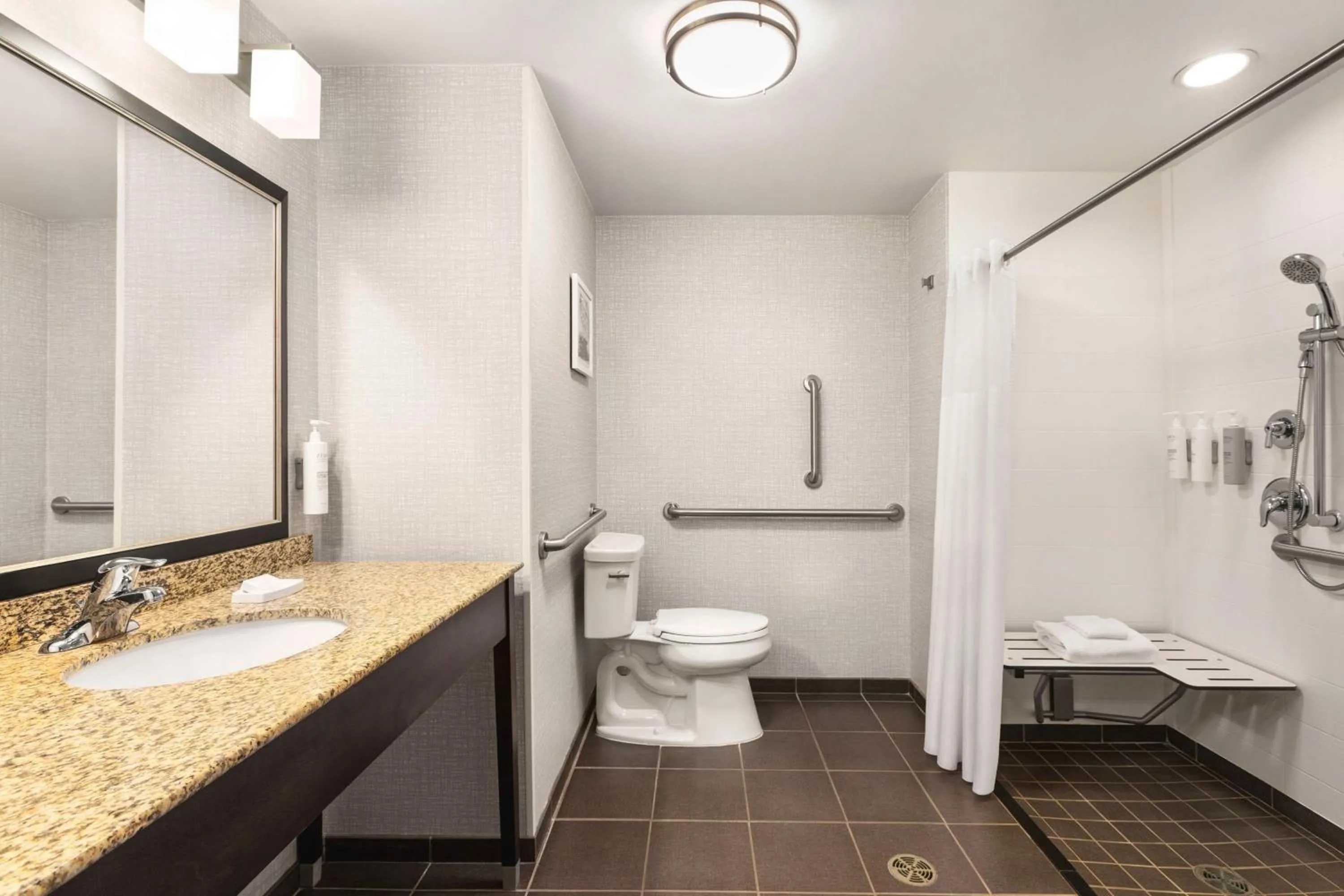 Bathroom in Hampton Inn & Suites York South
