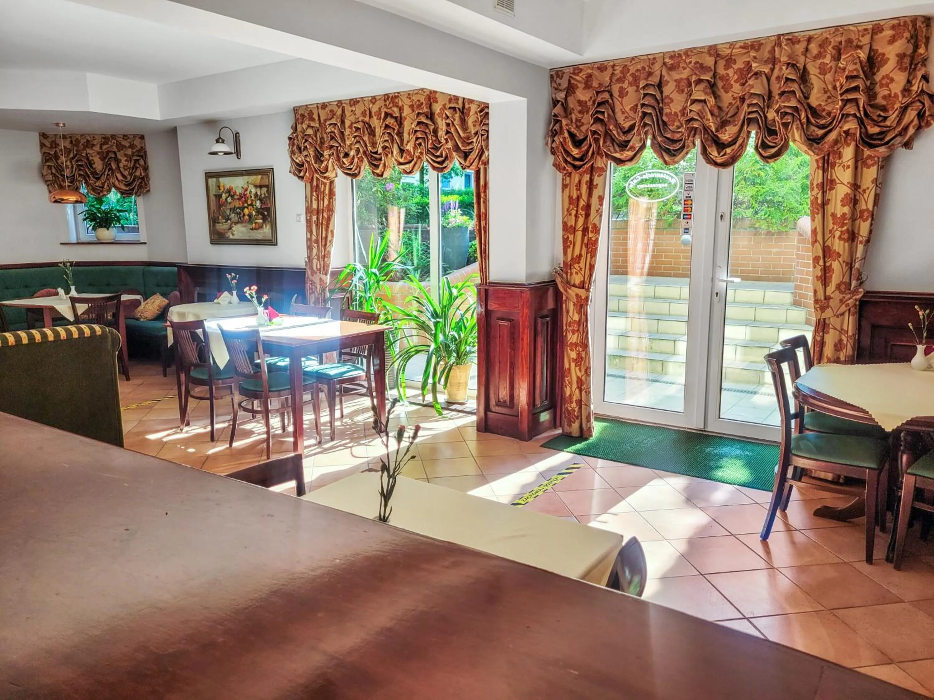 Breakfast in Villa Jedynak