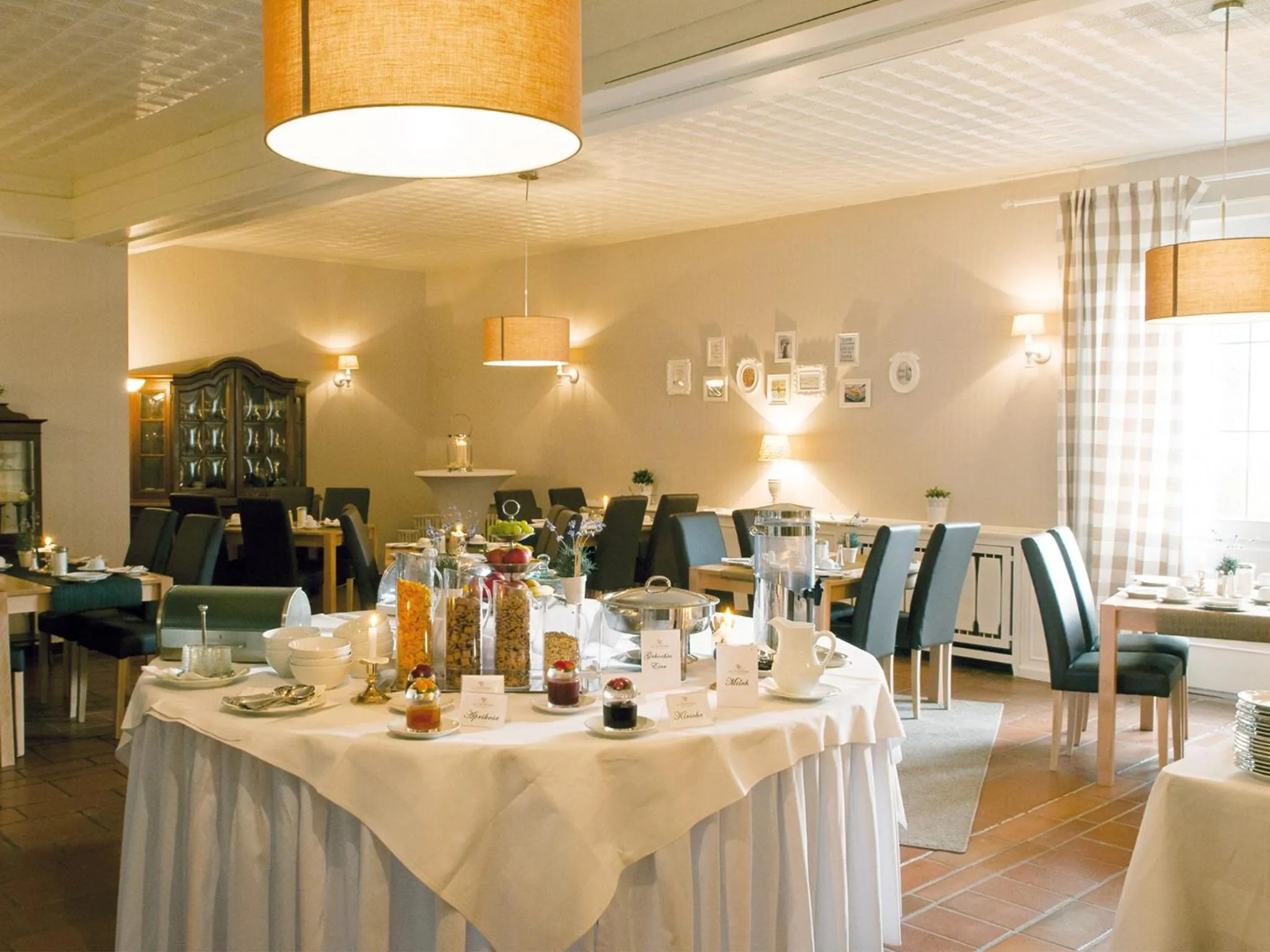 Restaurant/places to eat in Hotel Garni Zum Dorfbrunnen