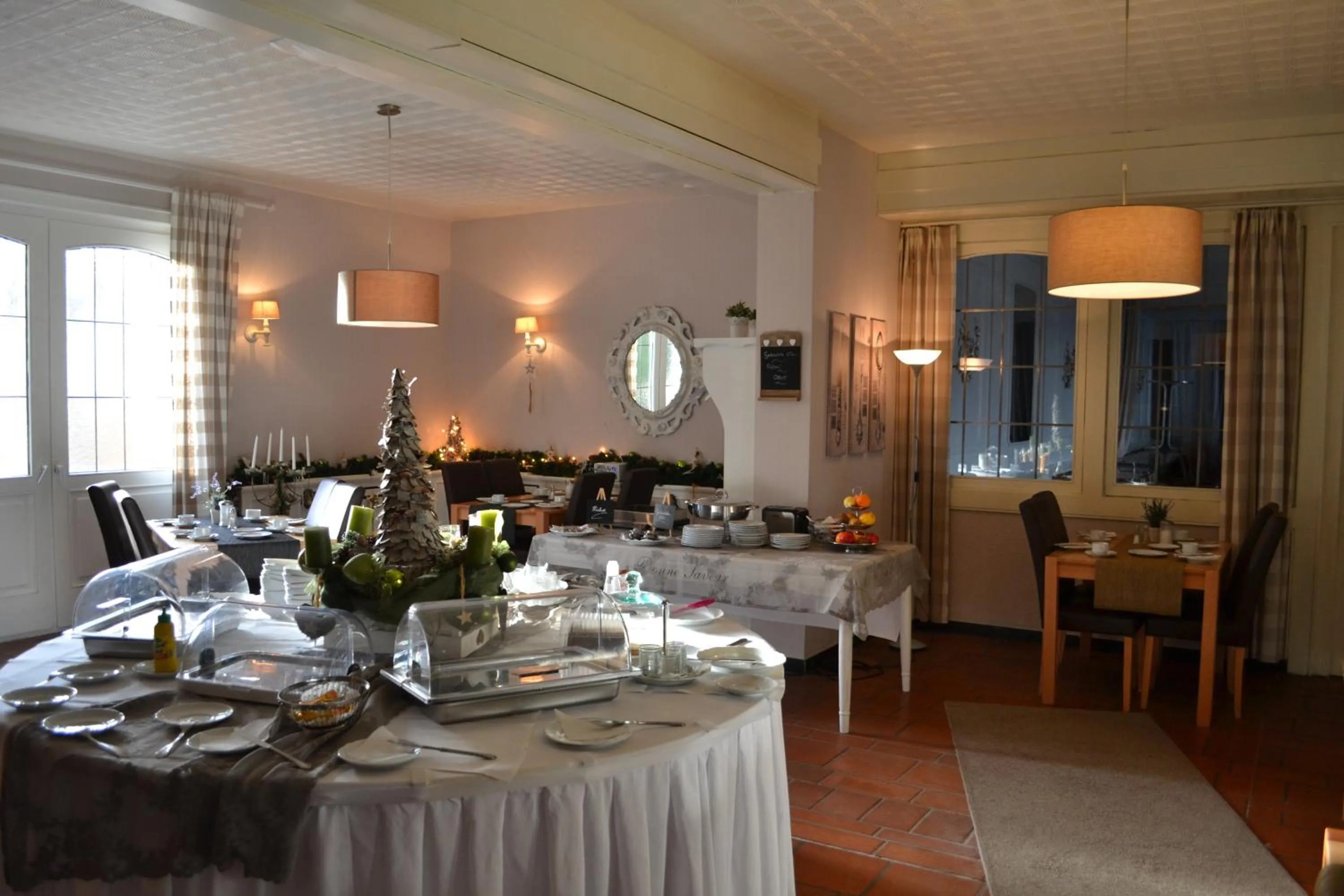 Restaurant/places to eat in Hotel Garni Zum Dorfbrunnen